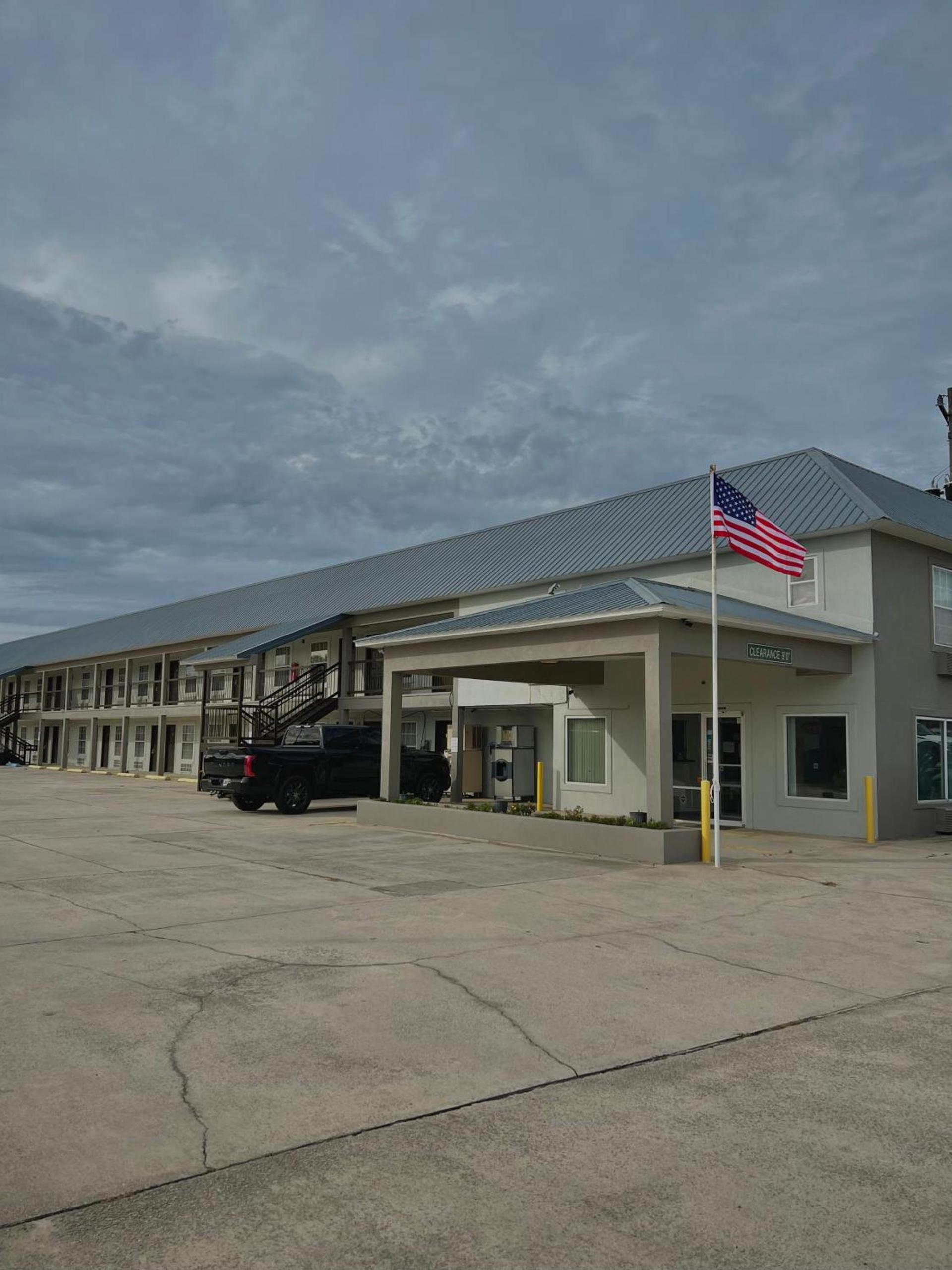 Garden Inn & Suites photo 11