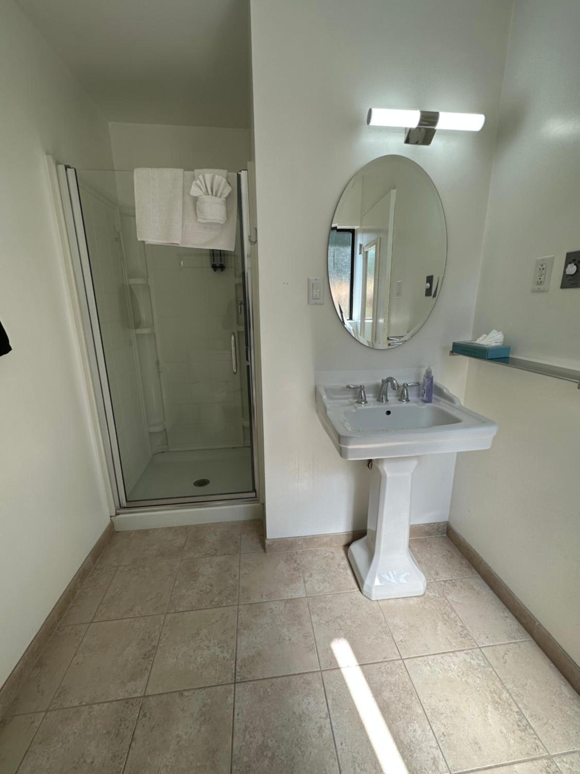 Cambria Palms Motel photo 29