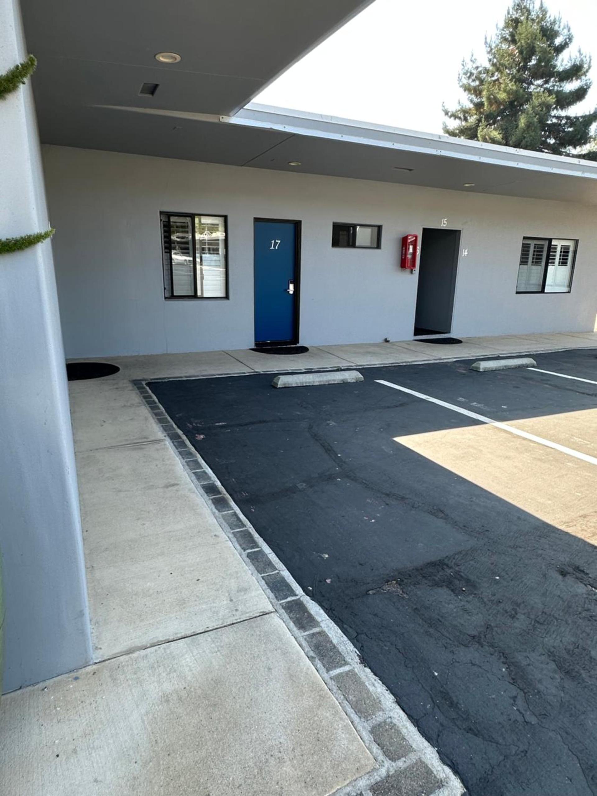 Cambria Palms Motel photo 32