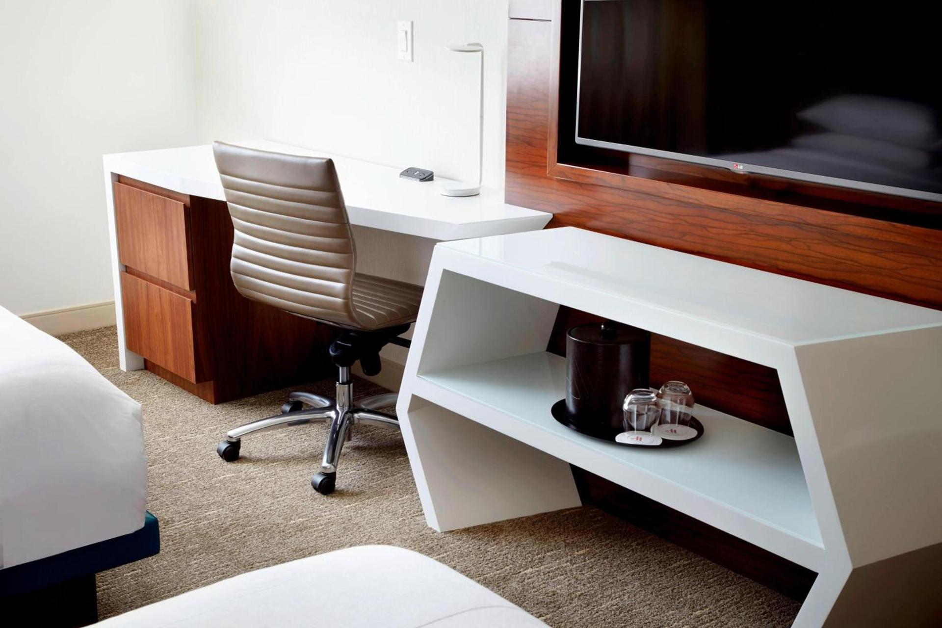 Raleigh Marriott Crabtree Valley photo 13