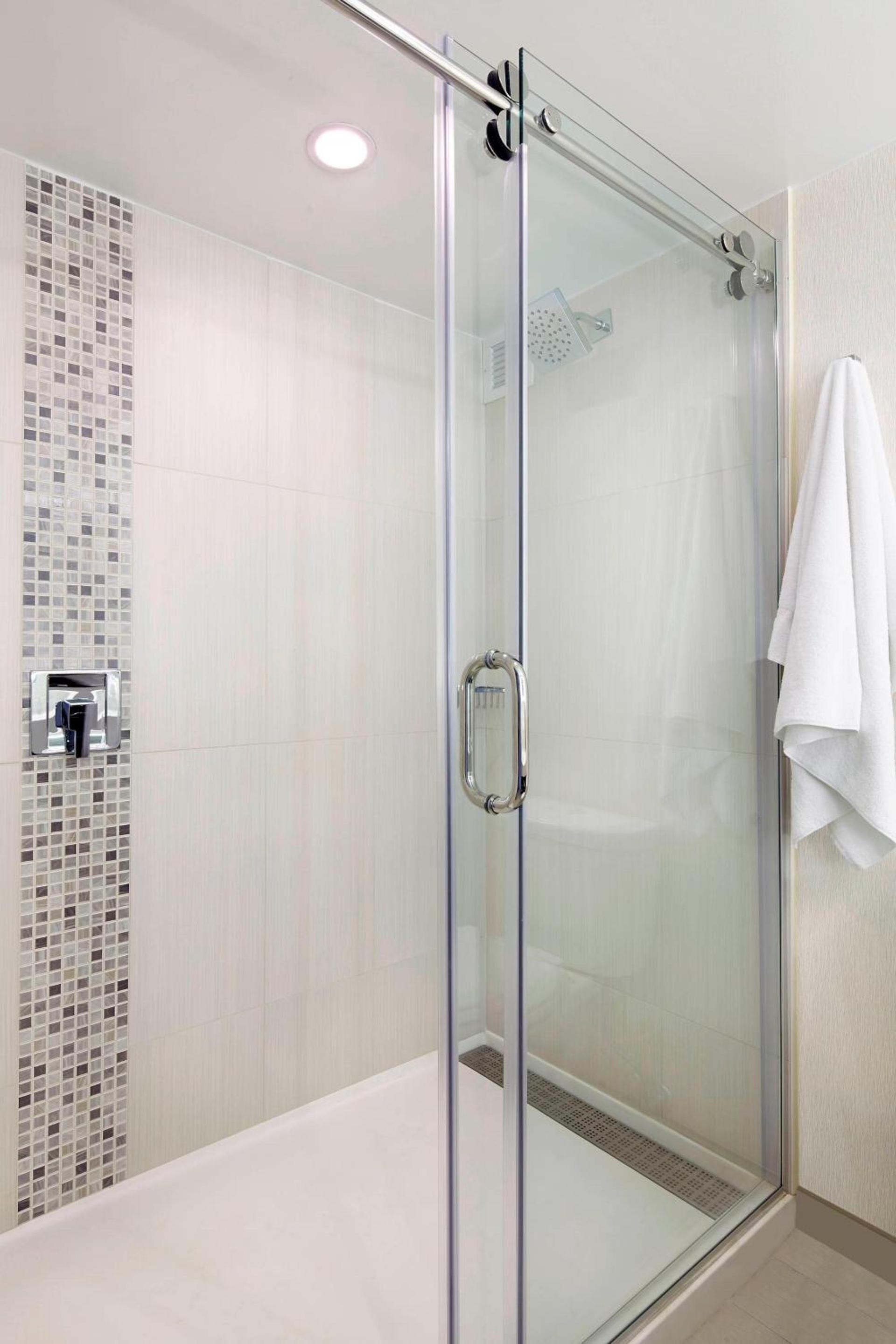 Raleigh Marriott Crabtree Valley photo 16