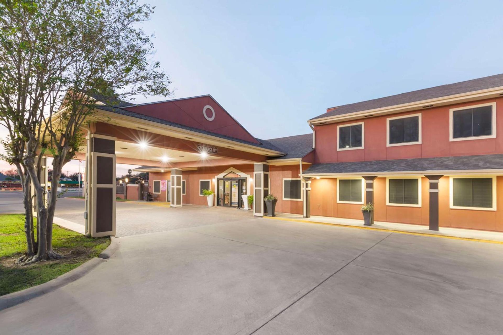 Best Western Plus Edinburg Inn & Suites — hotel in Edinburg