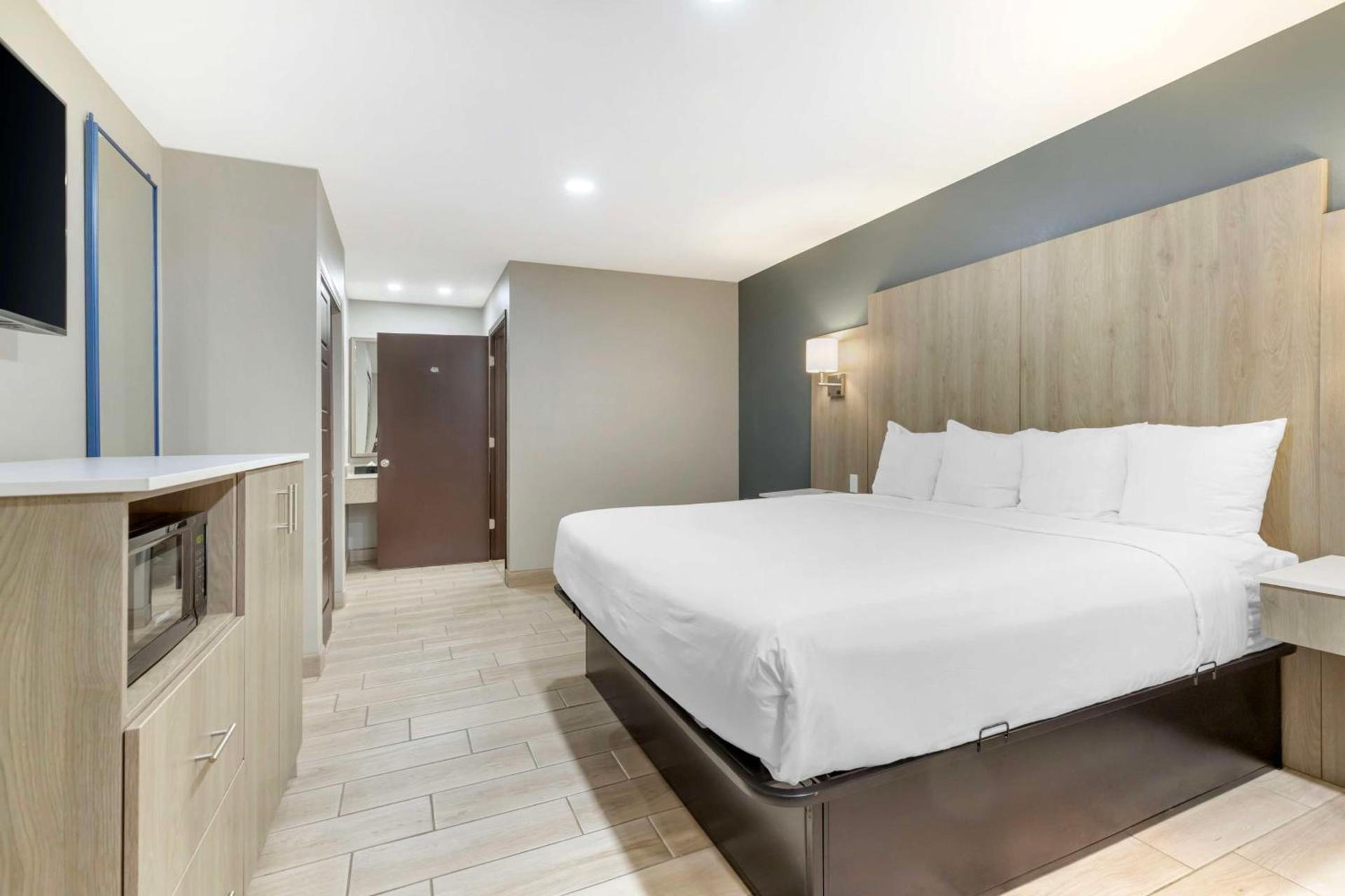Best Western Plus Edinburg Inn & Suites photo 11