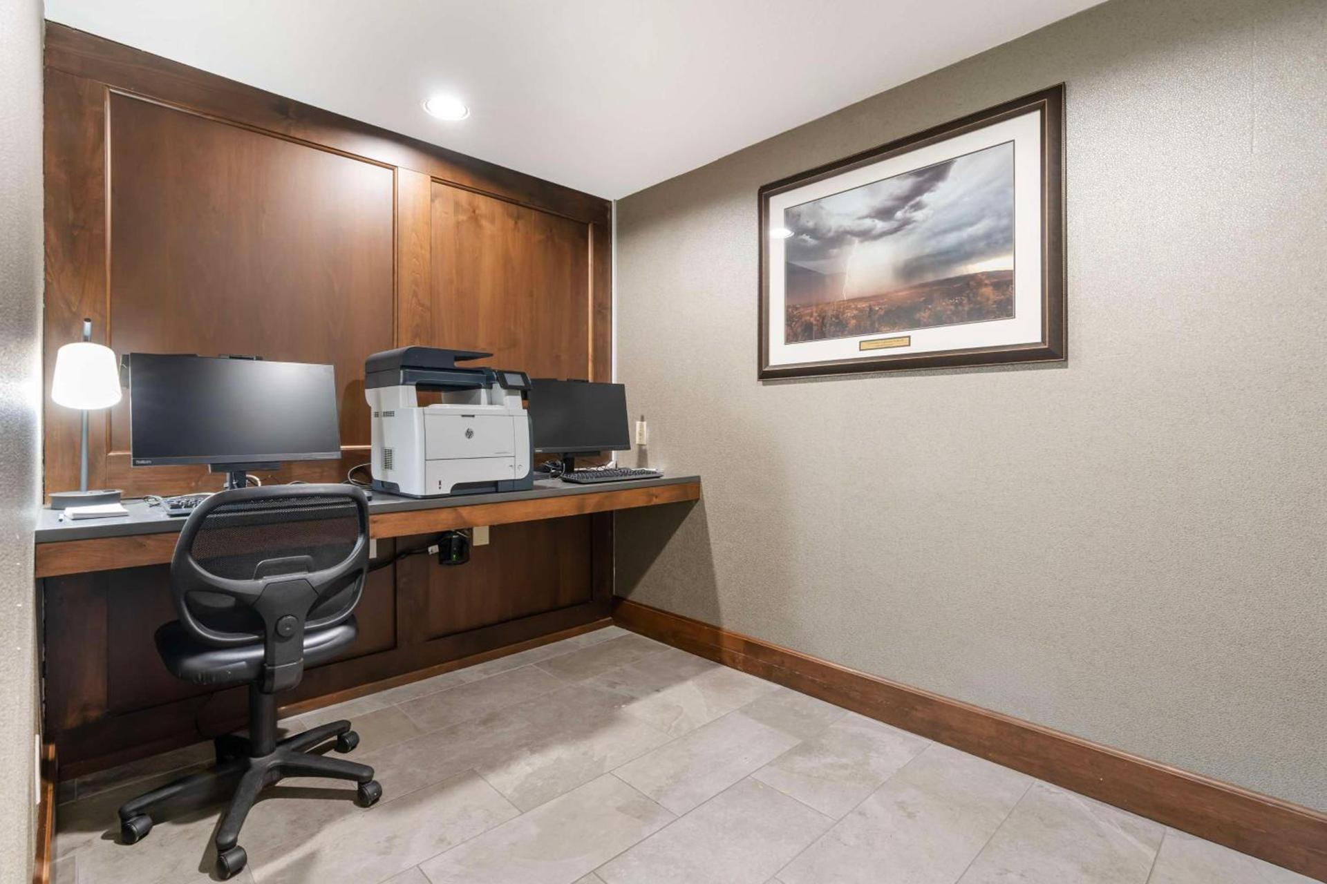 Best Western Bend North photo 17
