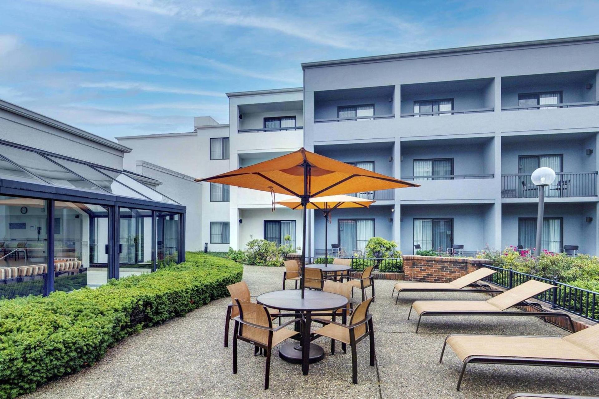 Courtyard Chicago Glenview/Northbrook photo 20