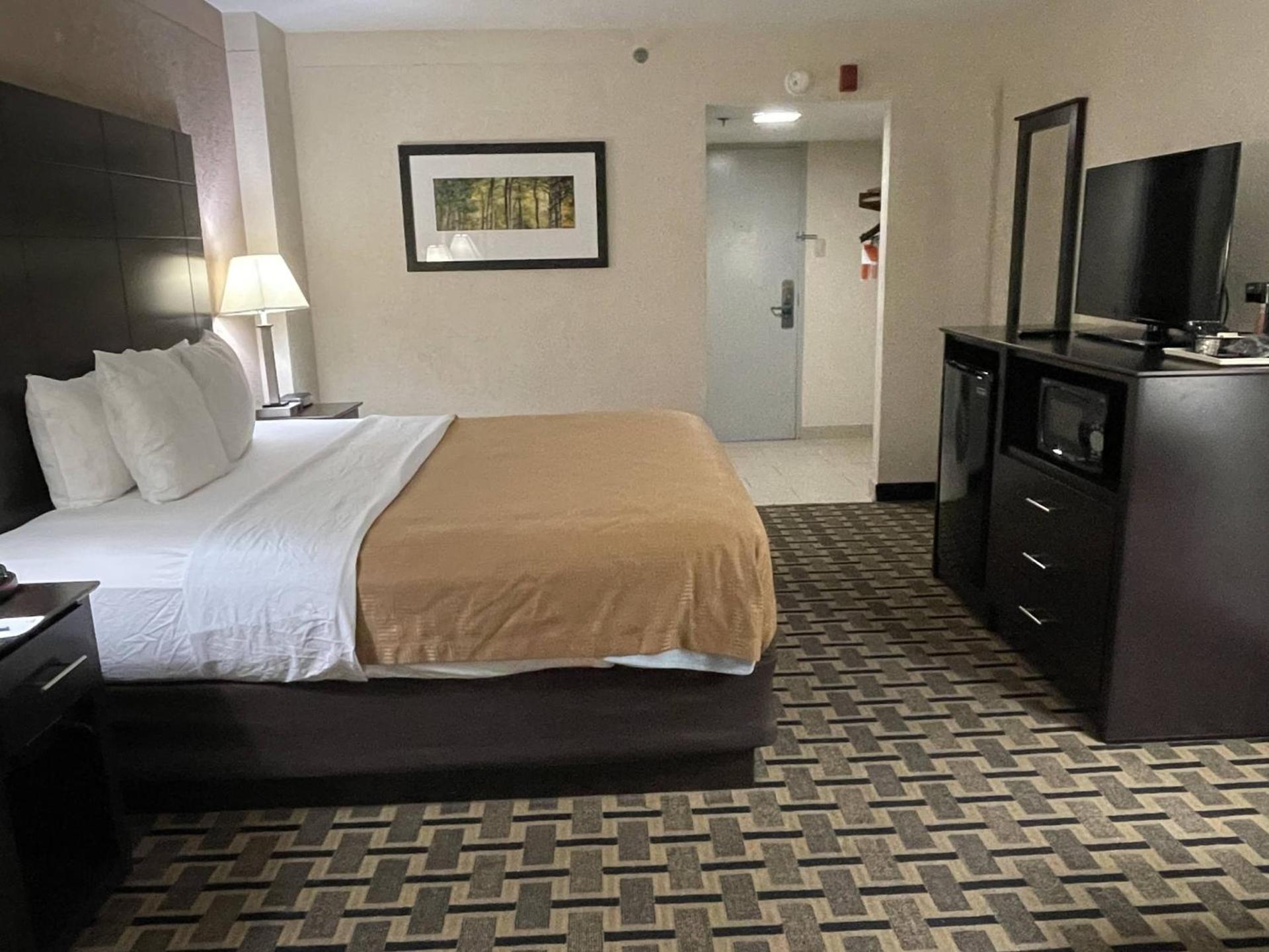 Quality Inn & Suites Cincinnati Downtown Area photo 3