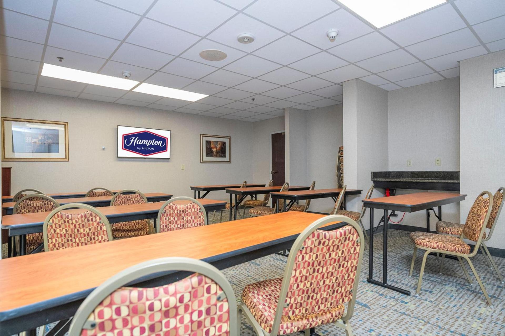 Hampton Inn by Hilton Spring Hill photo 35