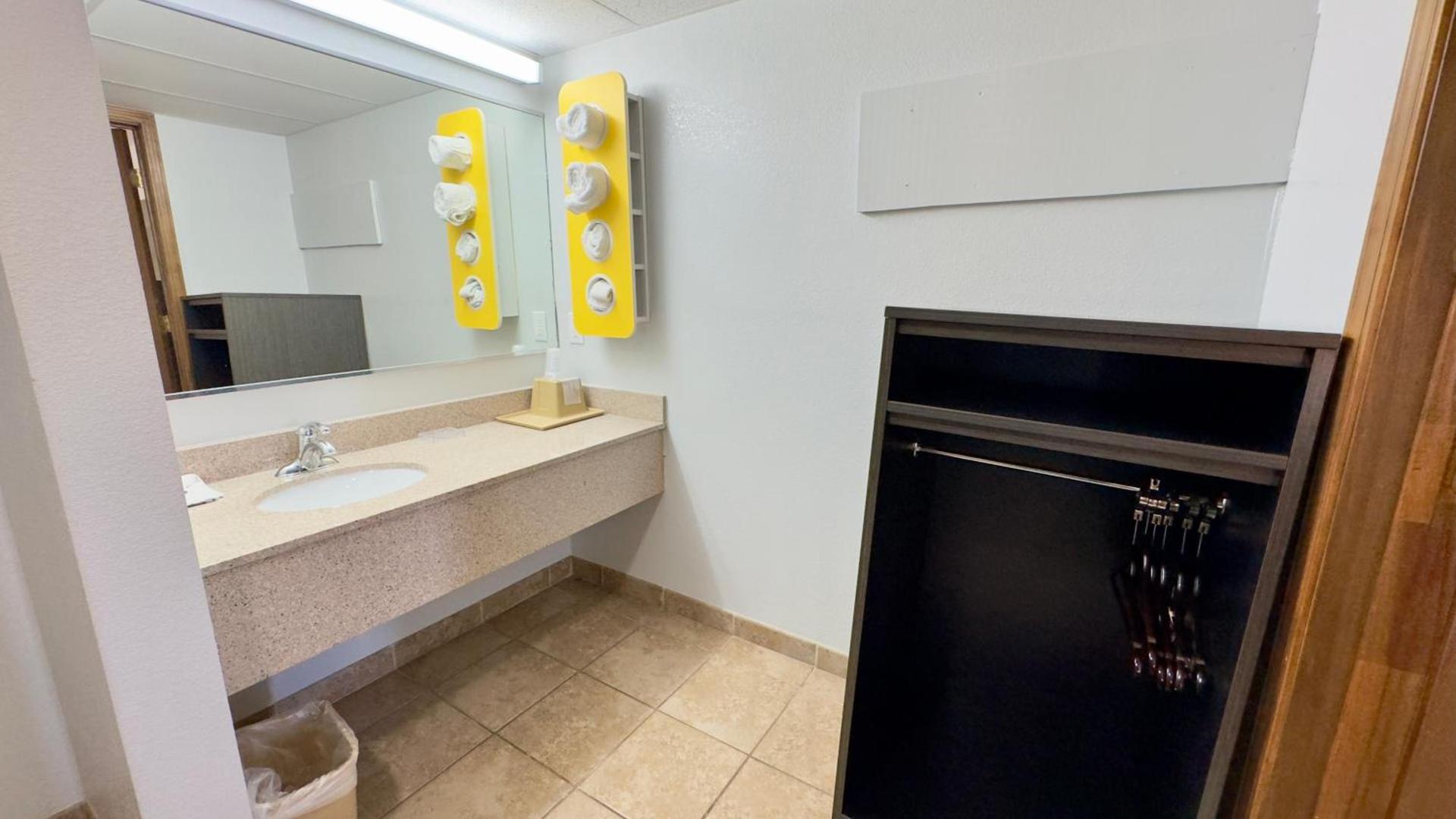 Motel 6-Dyersburg, TN photo 42
