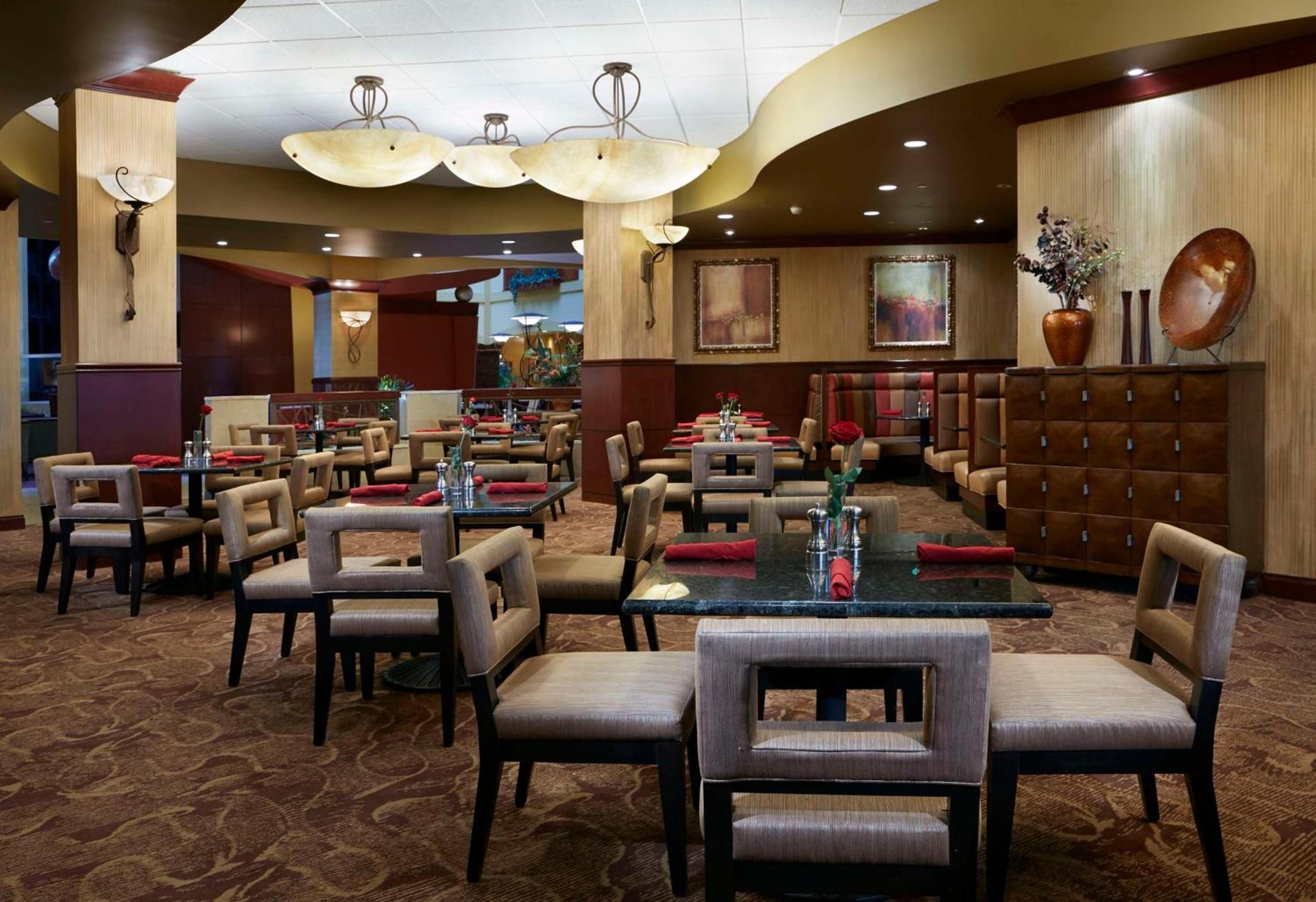 Embassy Suites by Hilton Hampton Convention Center photo 8