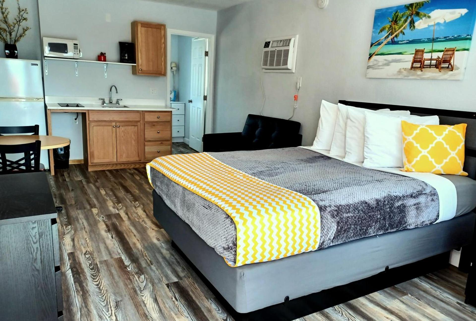 Johns Pass Beach Motel photo 53