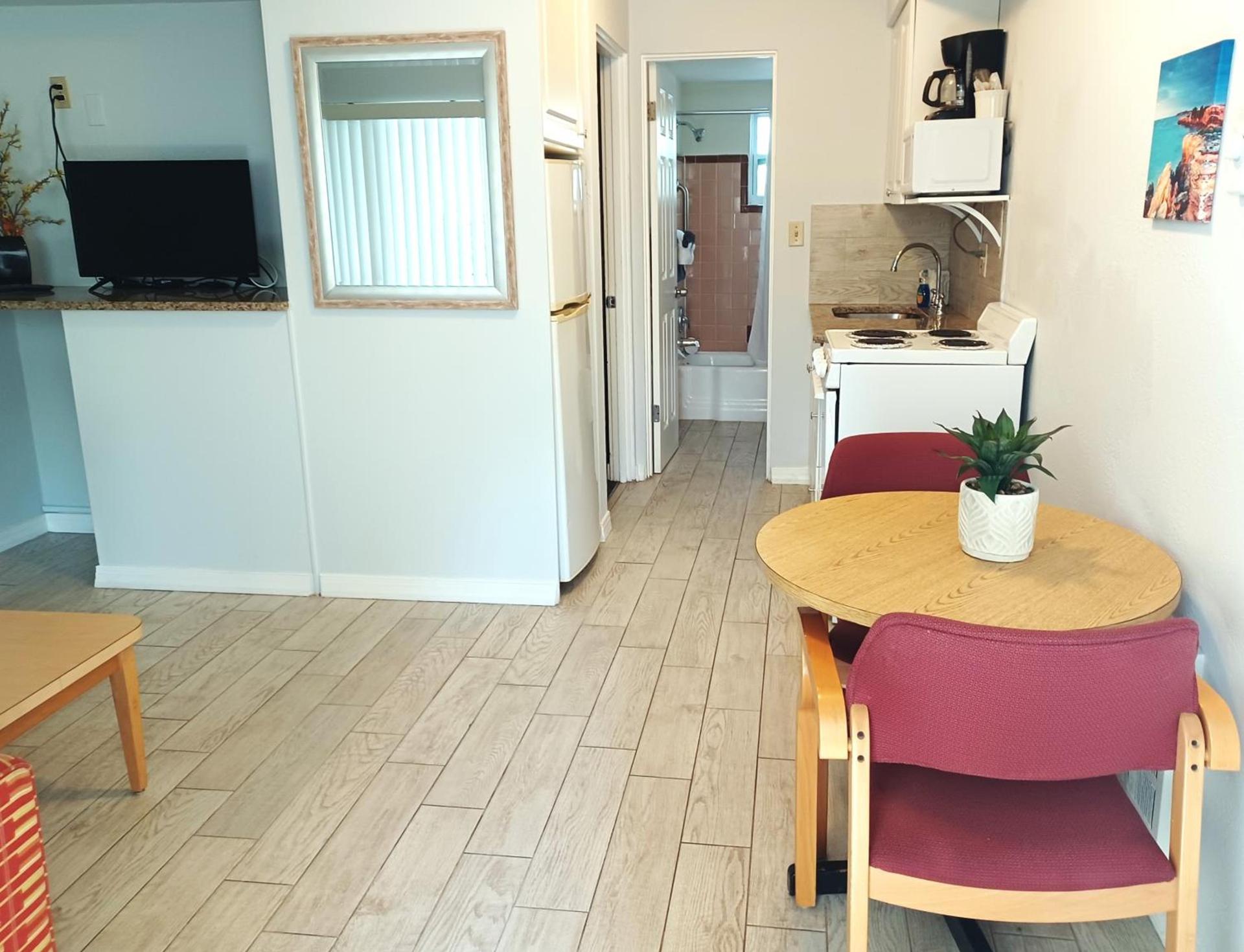 Johns Pass Beach Motel photo 80