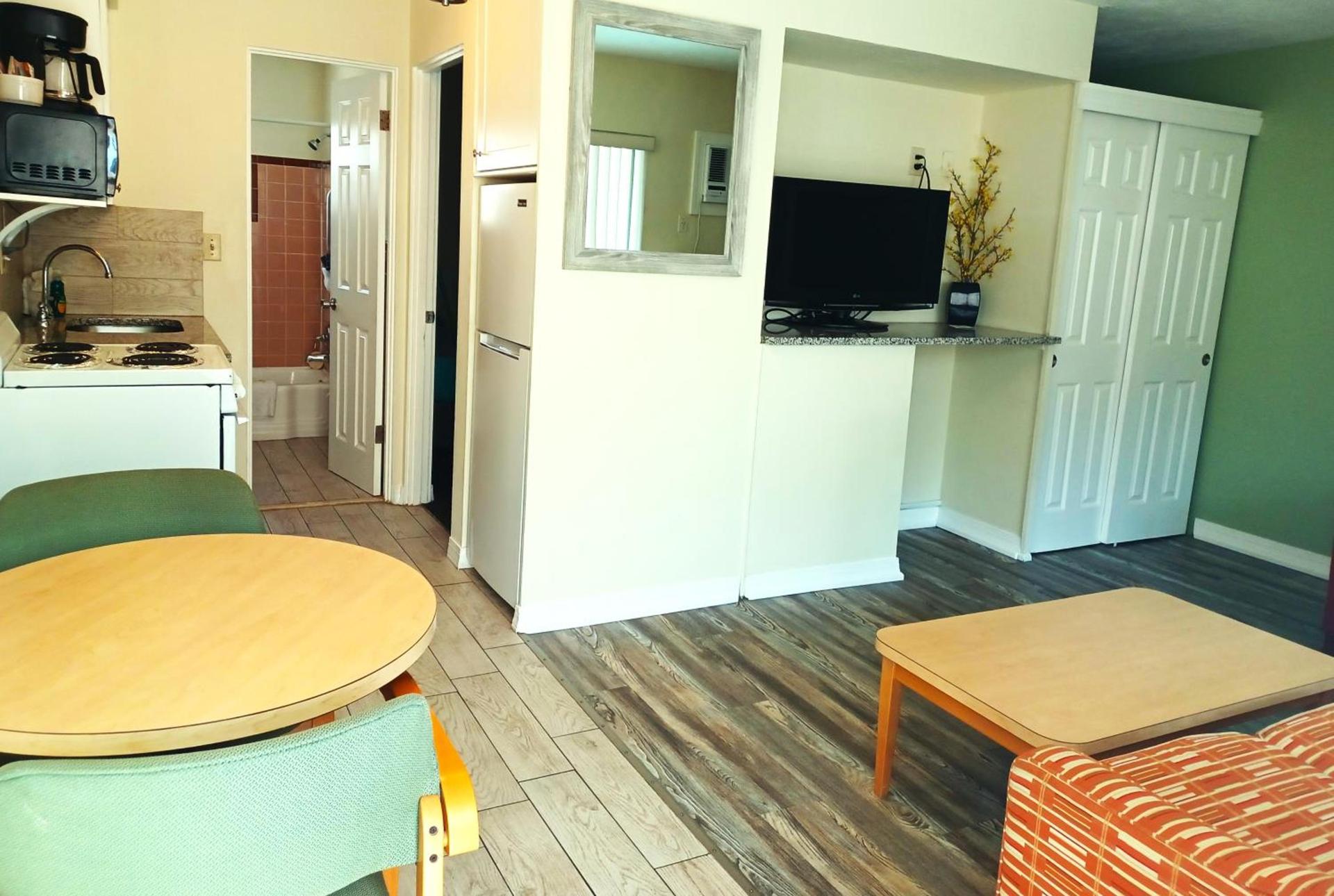 Johns Pass Beach Motel photo 22