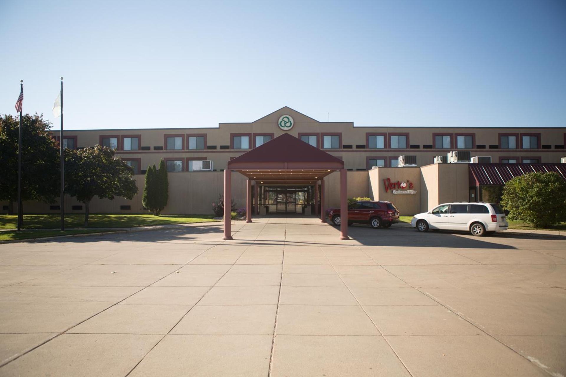 Crossroads Hotel and Huron Event Center photo 3