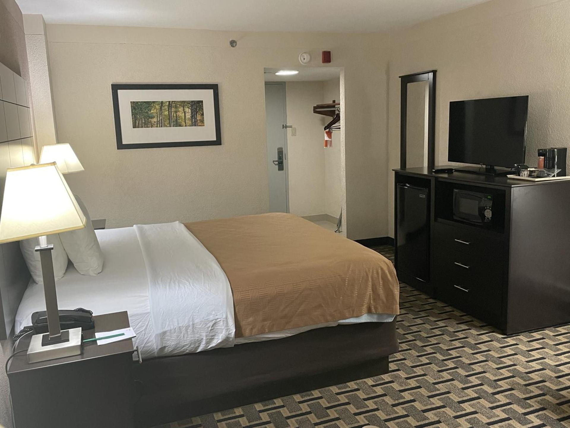Quality Inn & Suites Cincinnati Downtown Area photo 29