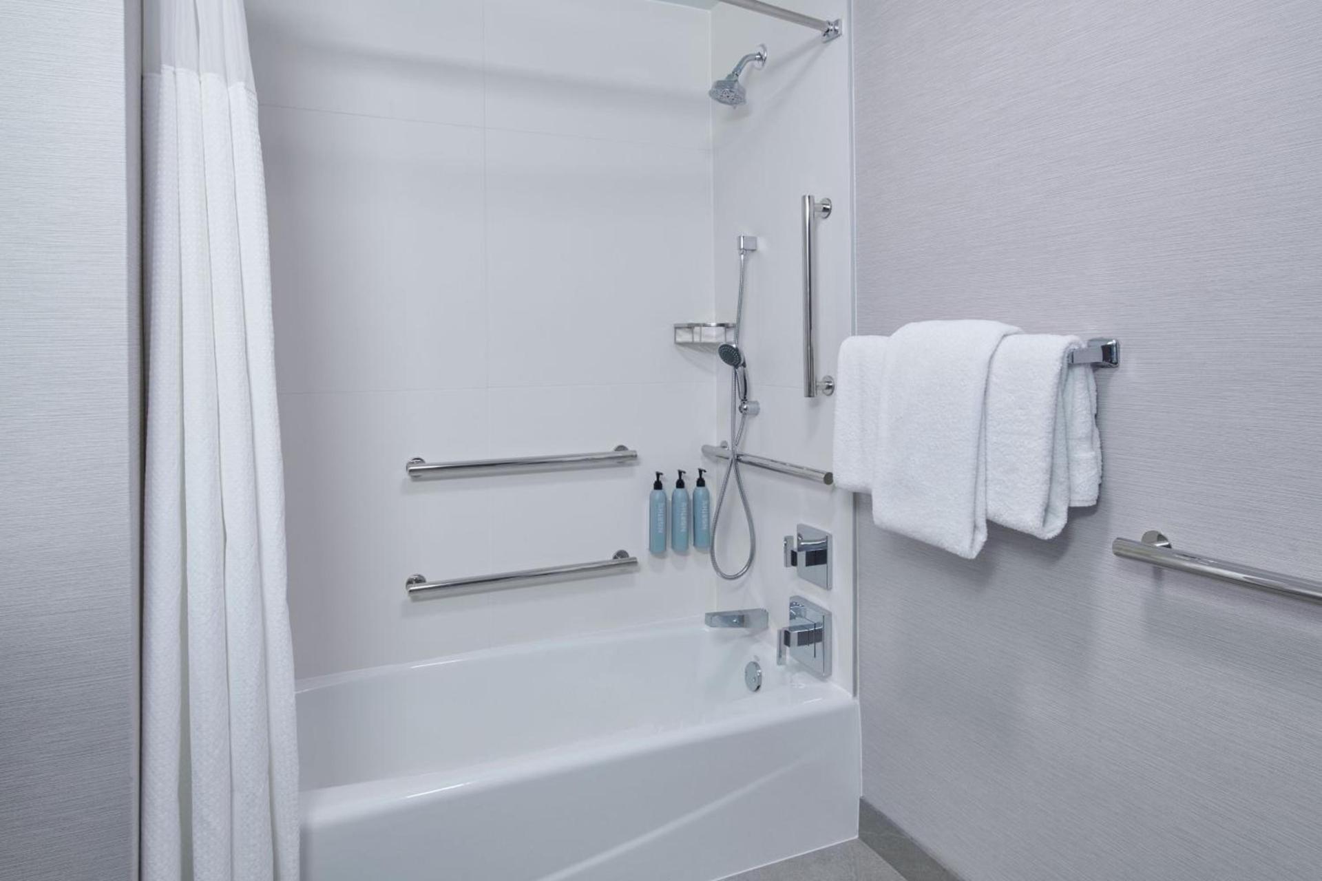 Courtyard by Marriott Detroit Livonia photo 21
