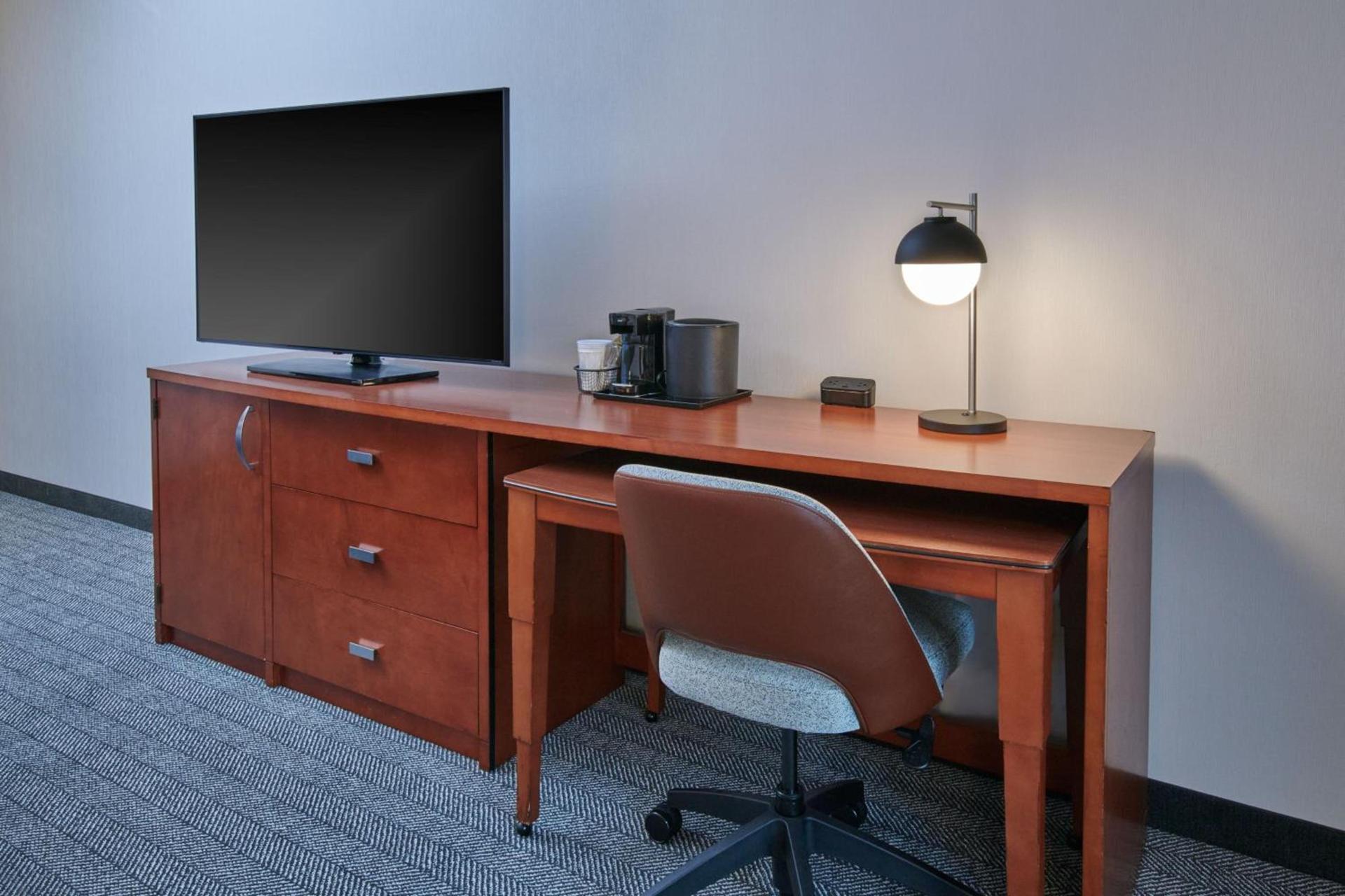 Courtyard by Marriott Detroit Livonia photo 27