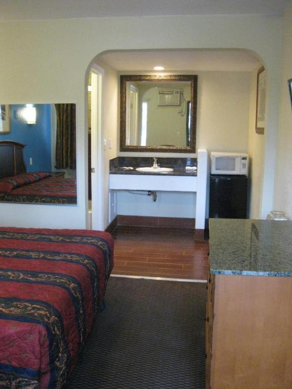 Sunshine Motel photo 33