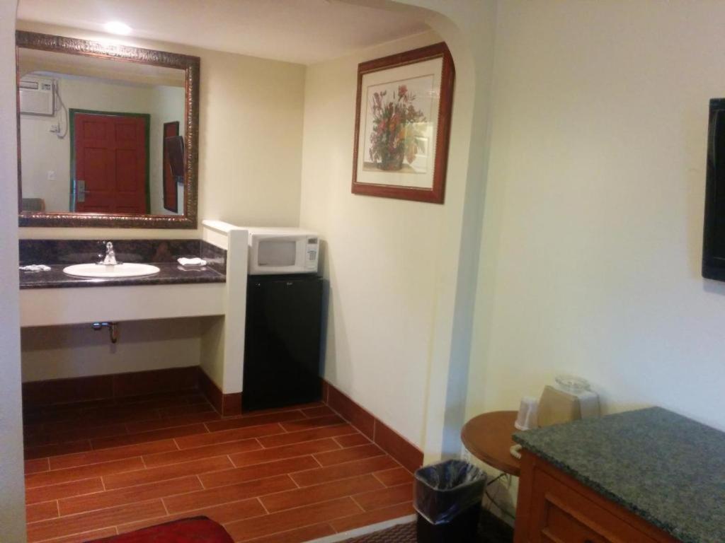 Sunshine Motel photo 34