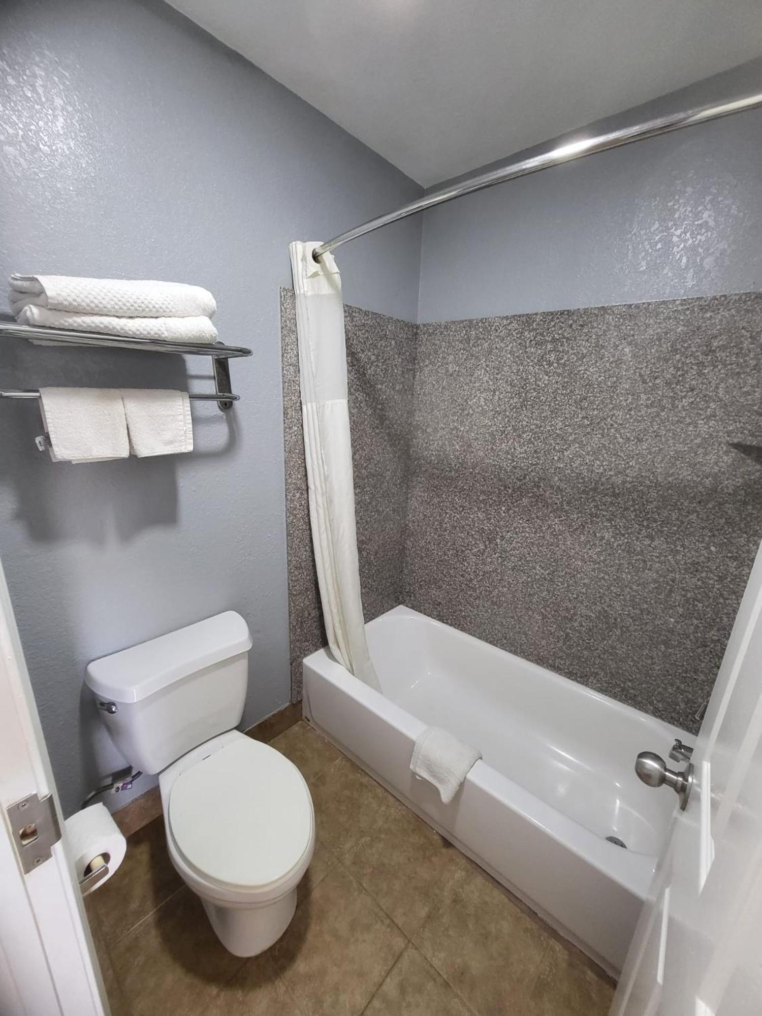 Budget Inn Buffalo photo 14
