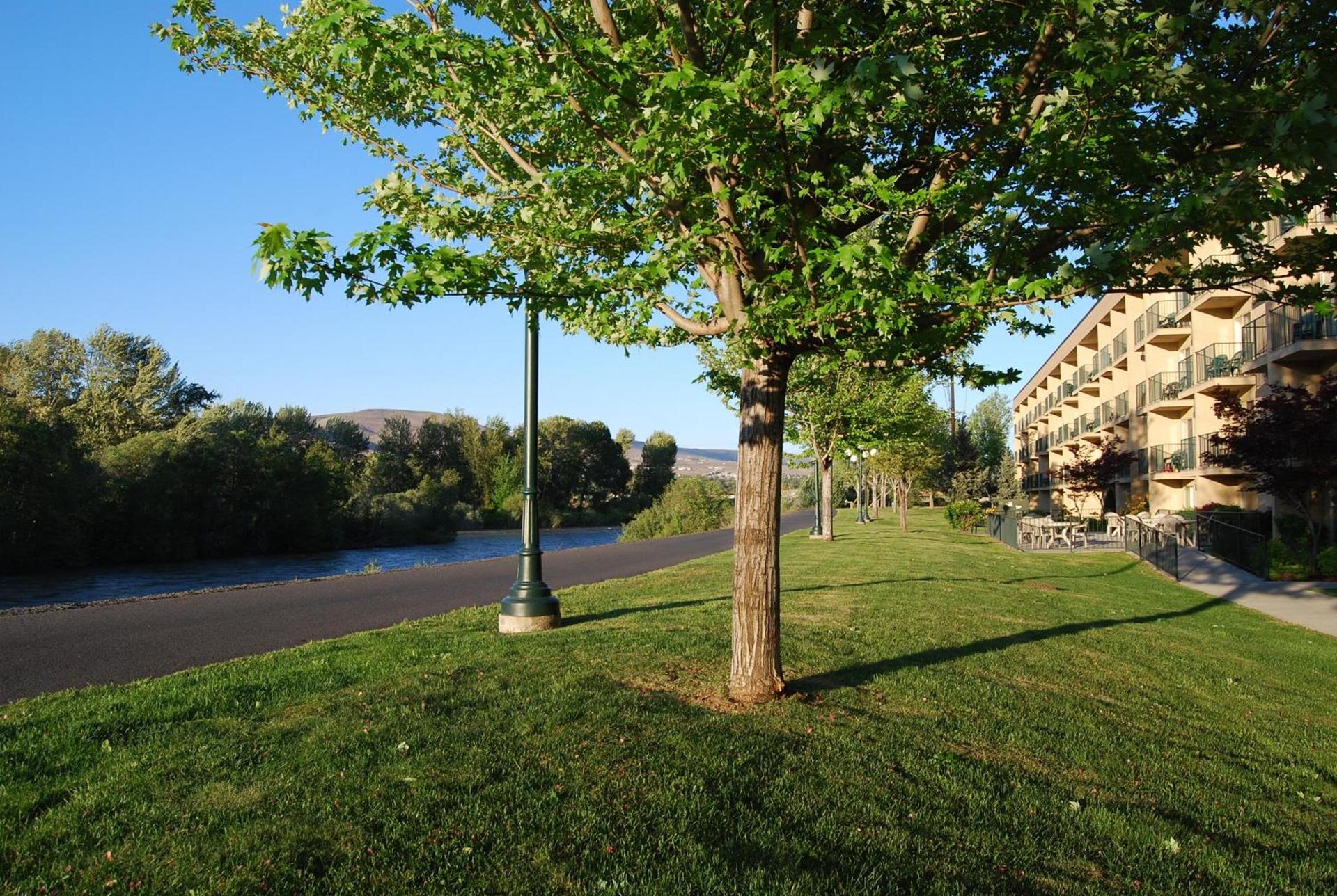 Oxford Suites Yakima photo 17