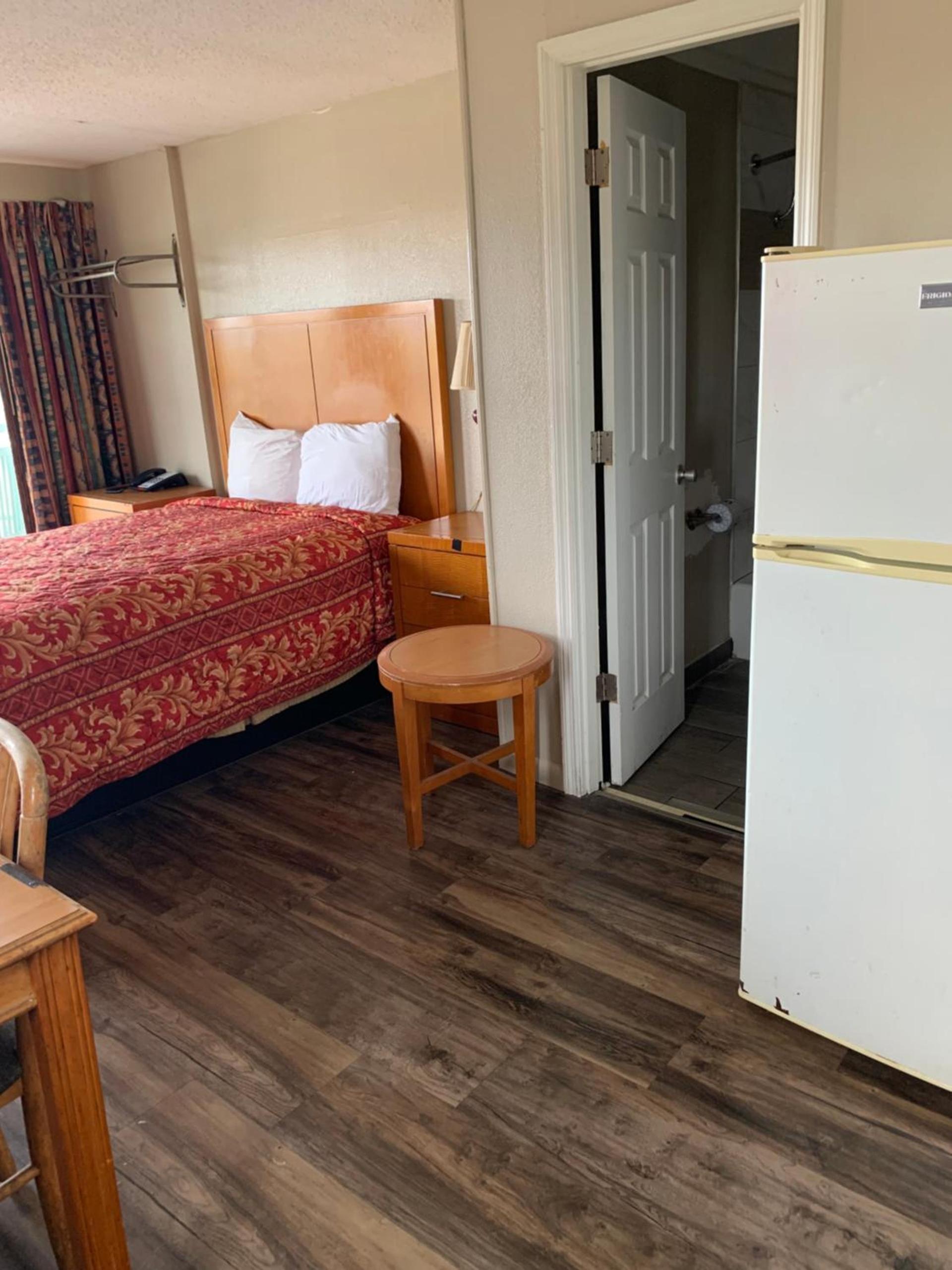 Wayfarer Motel photo 13