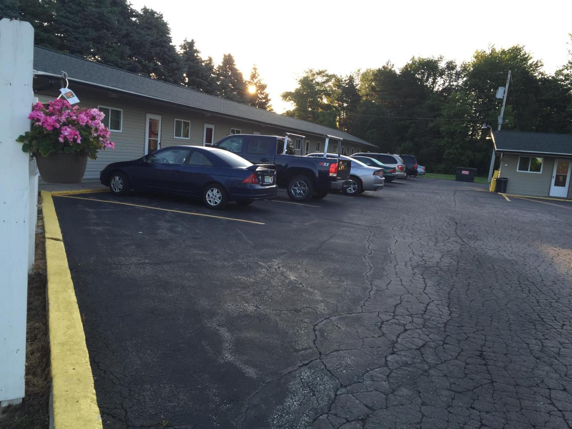 Relax Inn - Saginaw photo 6
