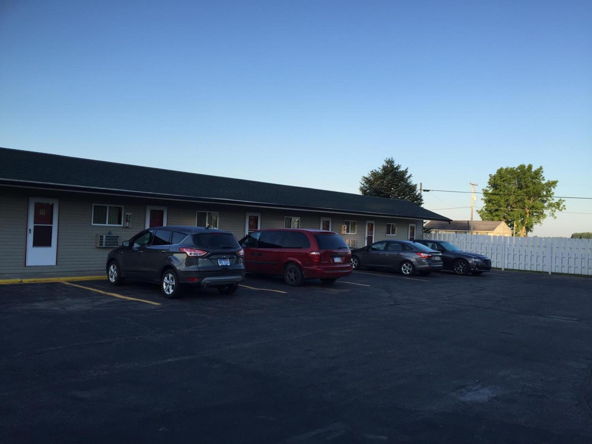 Relax Inn - Saginaw photo 9