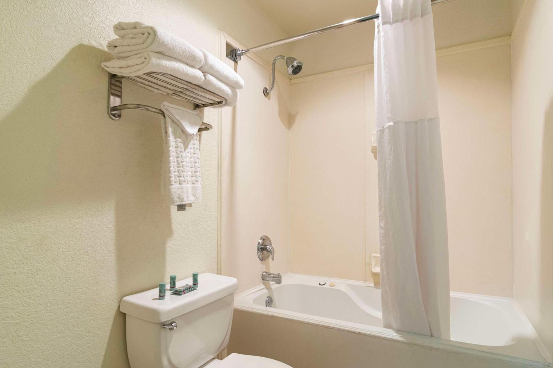 Best Western Windsor Suites photo 28