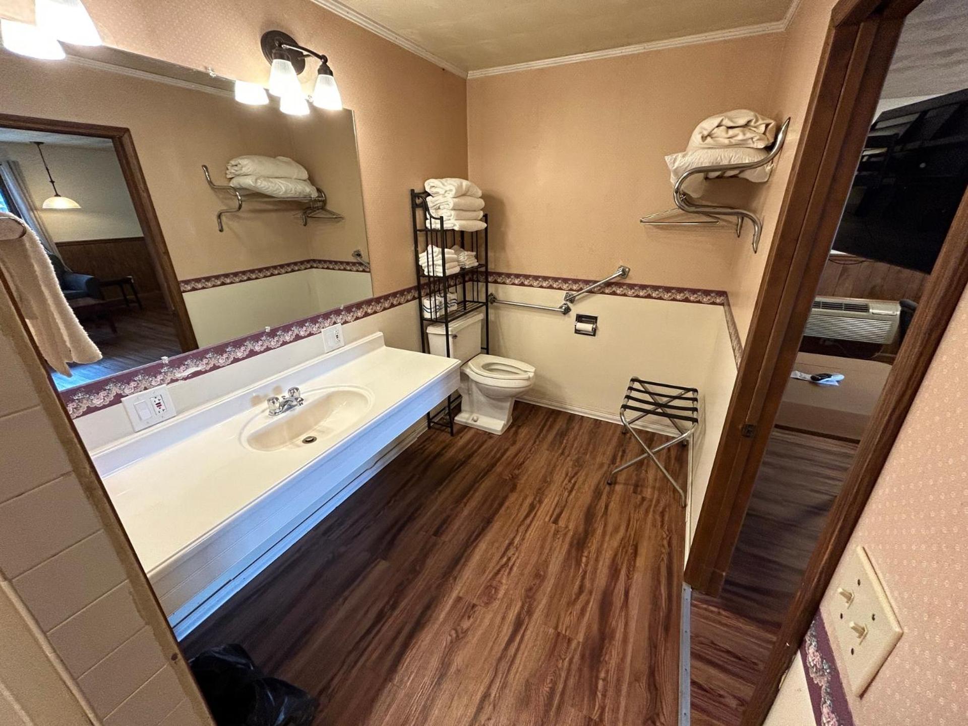 Valley Inn and Suites photo 19
