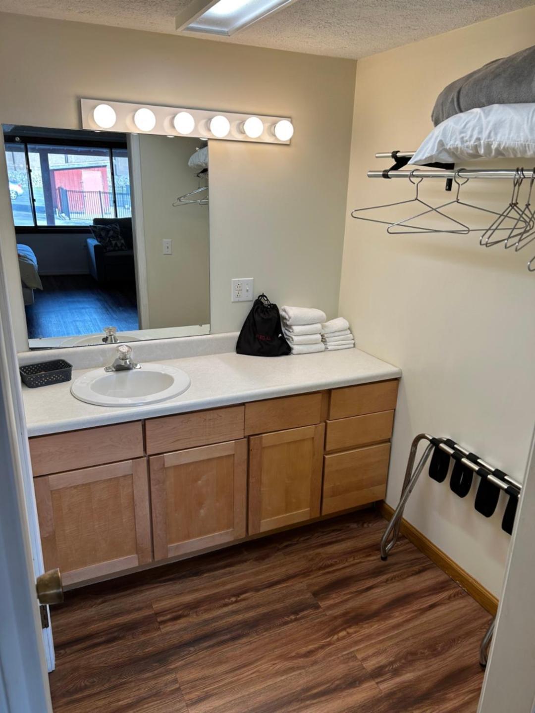 Valley Inn and Suites photo 16
