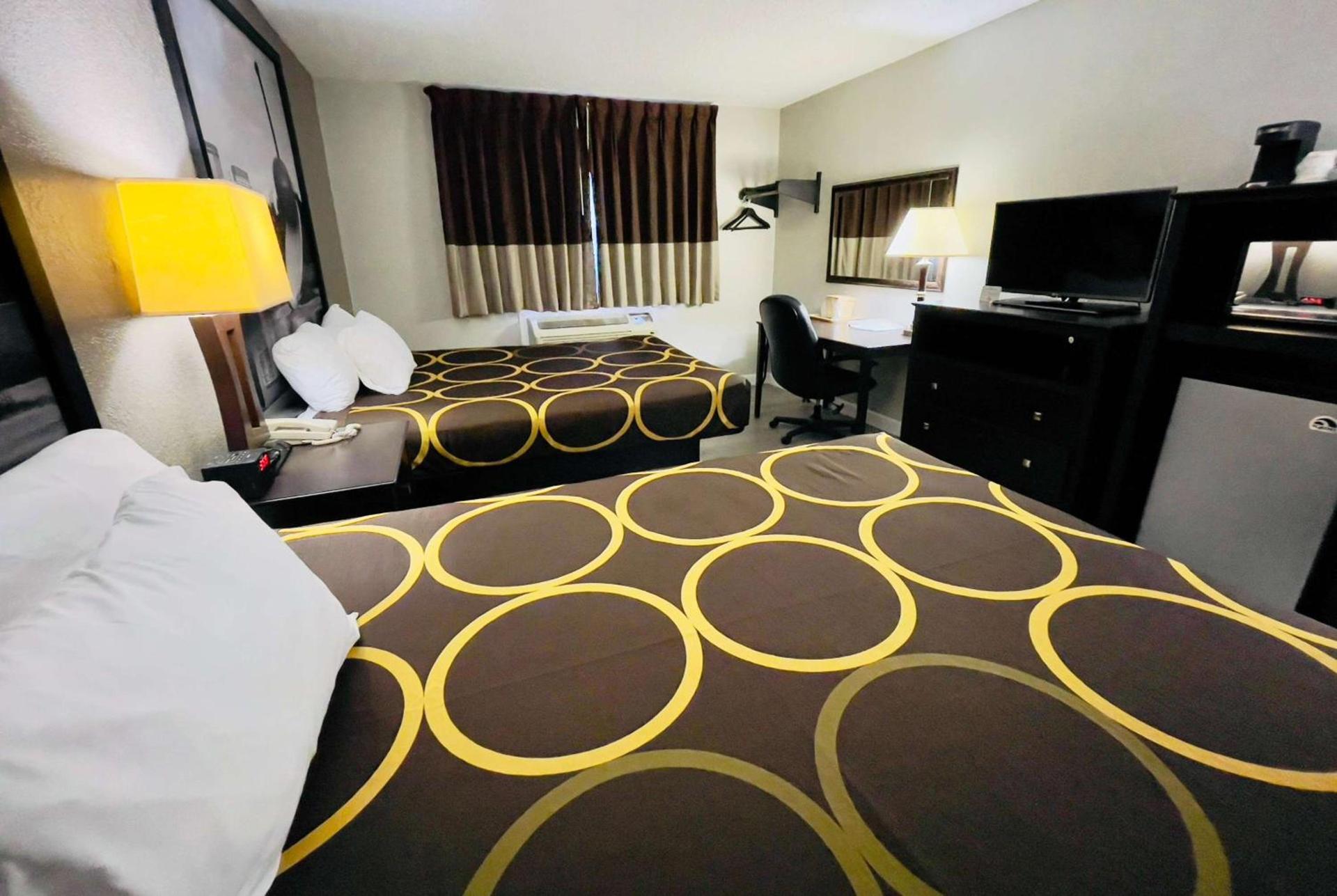 Super 8 by Wyndham Shakopee photo 72