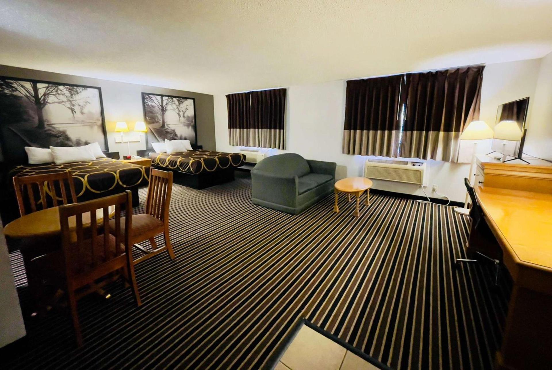 Super 8 by Wyndham Shakopee photo 78