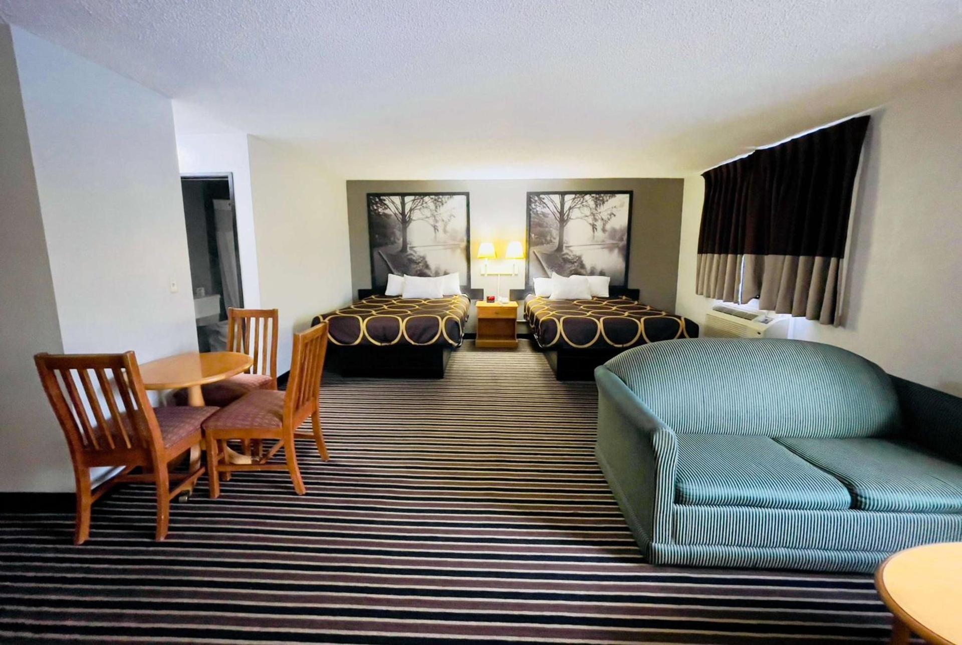 Super 8 by Wyndham Shakopee photo 97