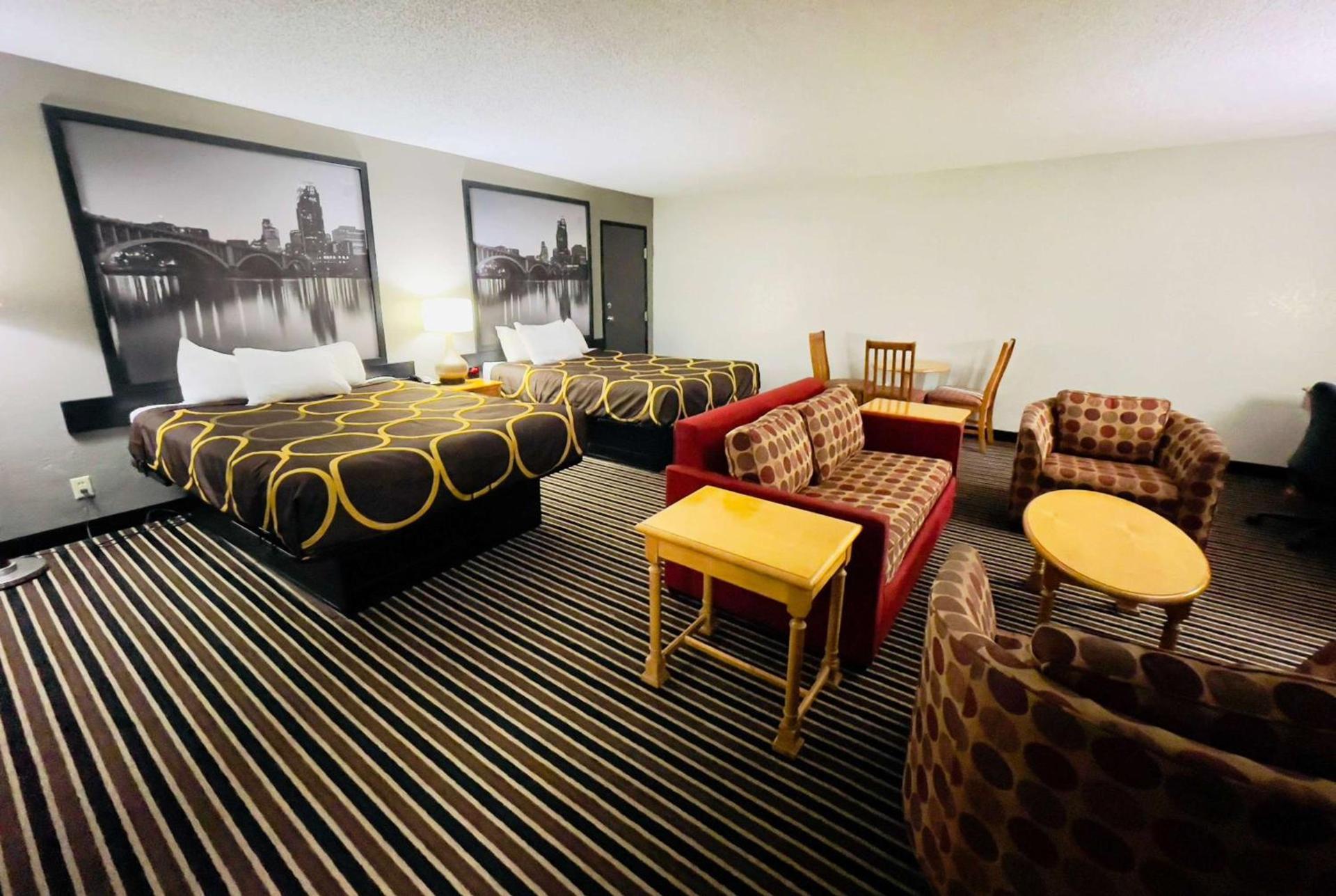Super 8 by Wyndham Shakopee photo 82