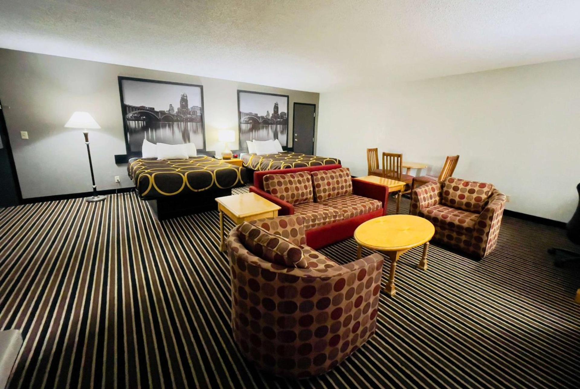 Super 8 by Wyndham Shakopee photo 79