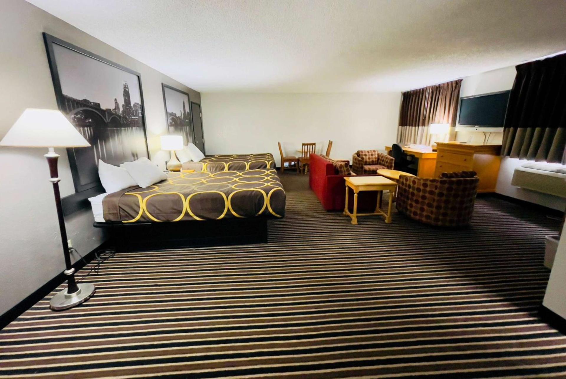 Super 8 by Wyndham Shakopee photo 76