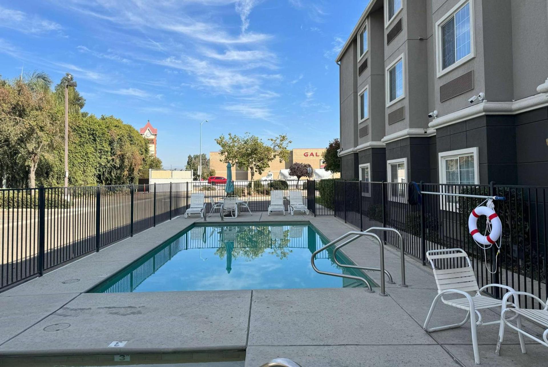 La Quinta by Wyndham Tulare photo 16
