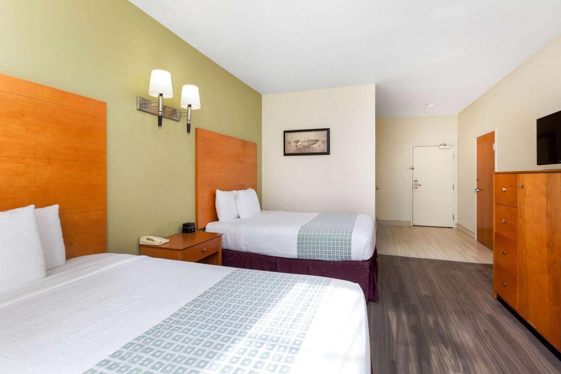 La Quinta by Wyndham Tulare photo 25