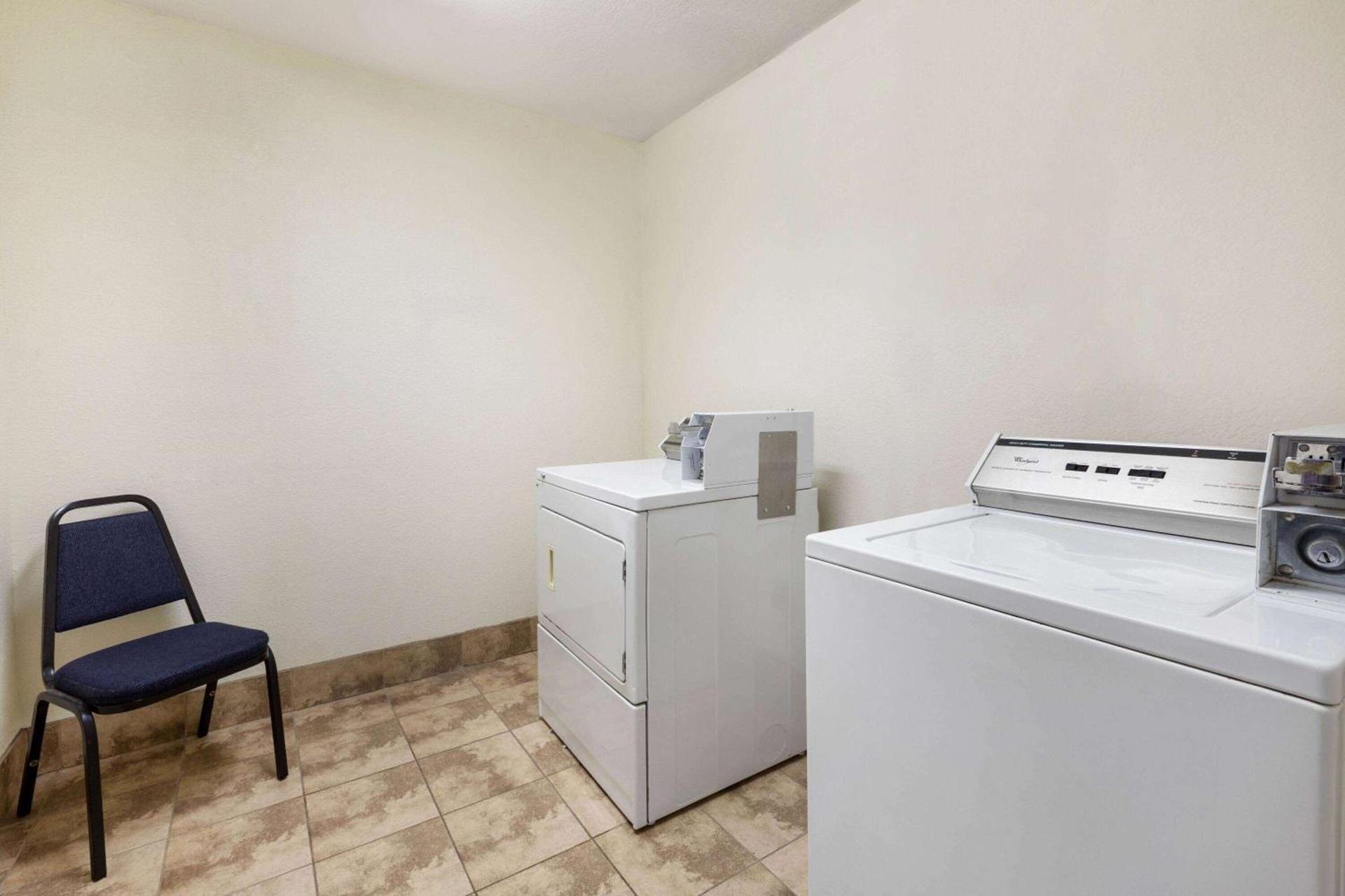 La Quinta by Wyndham Tulare photo 33