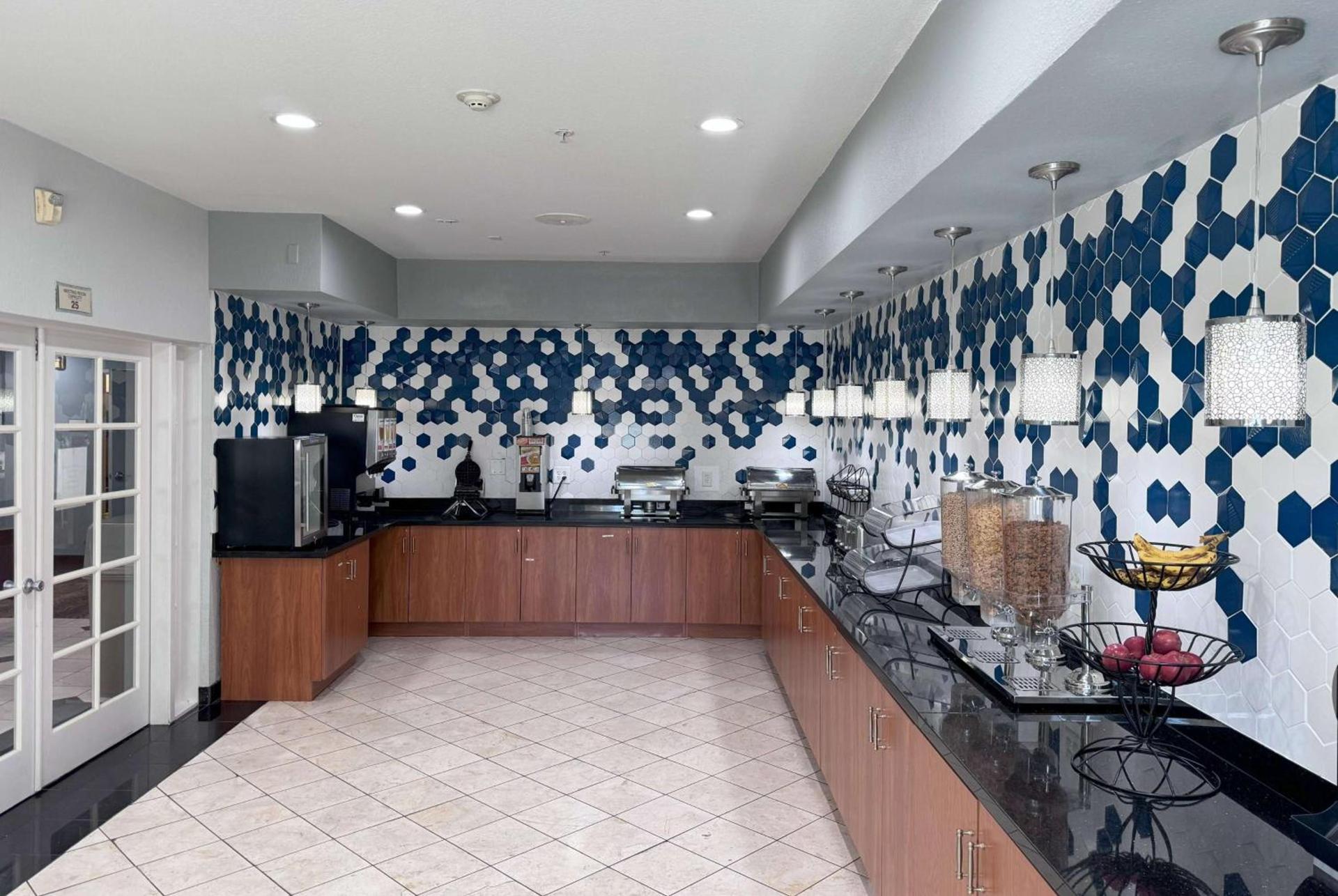 La Quinta by Wyndham Tulare photo 34