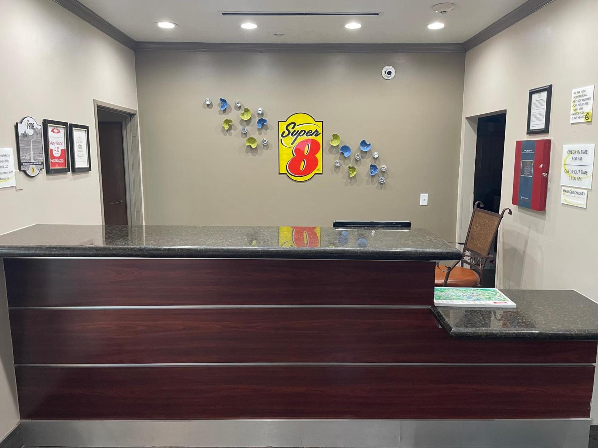 Super 8 by Wyndham San Antonio/Alamodome Area photo 15