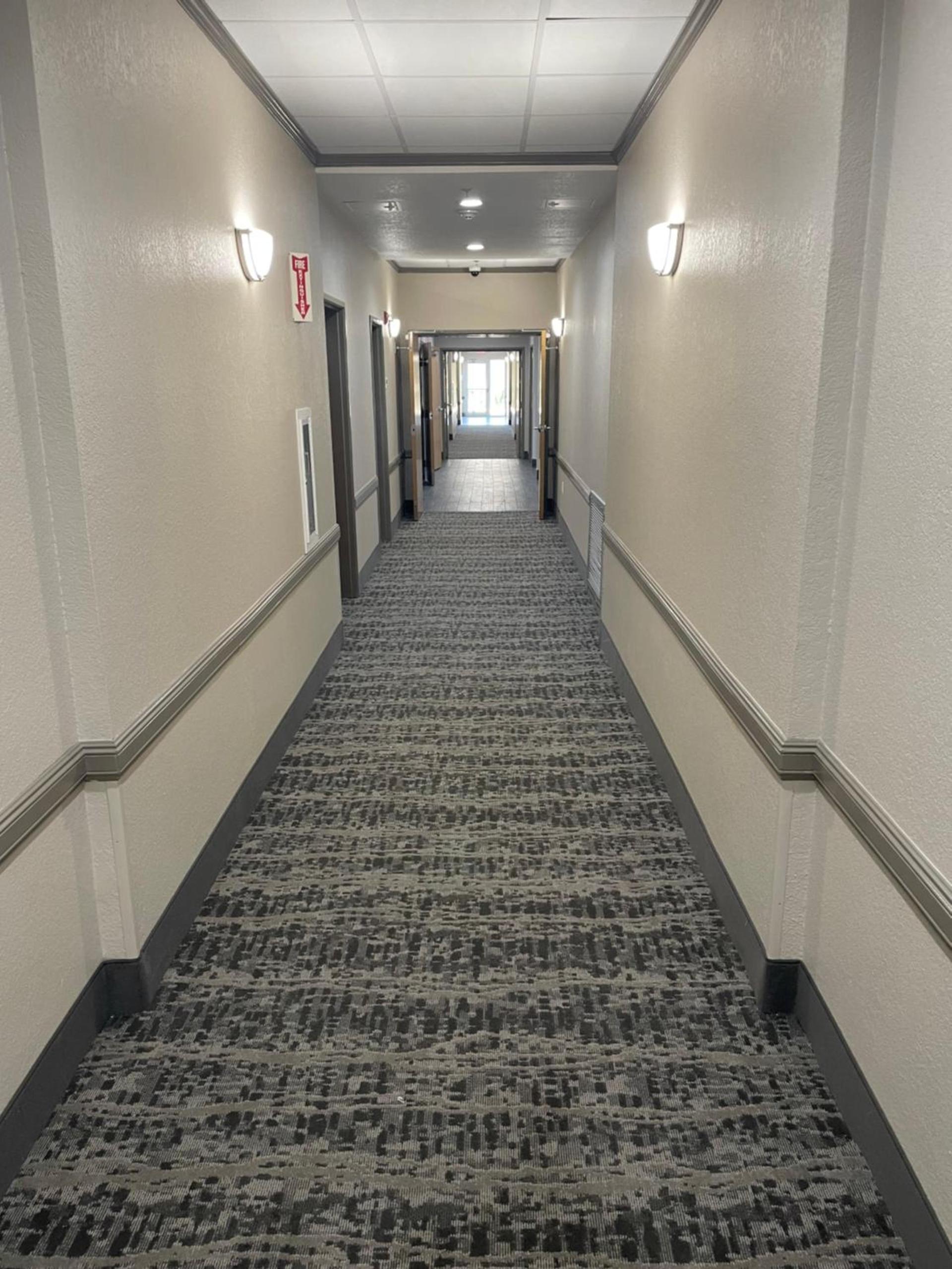 Super 8 by Wyndham San Antonio/Alamodome Area photo 20