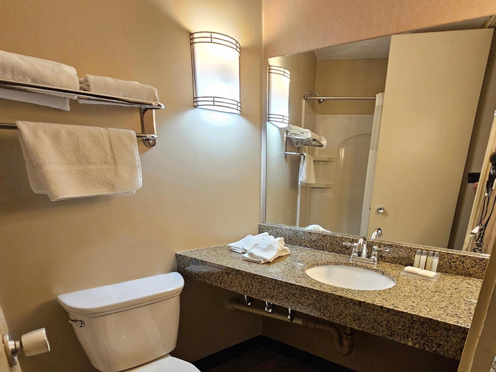 The Landmark Hotel photo 16