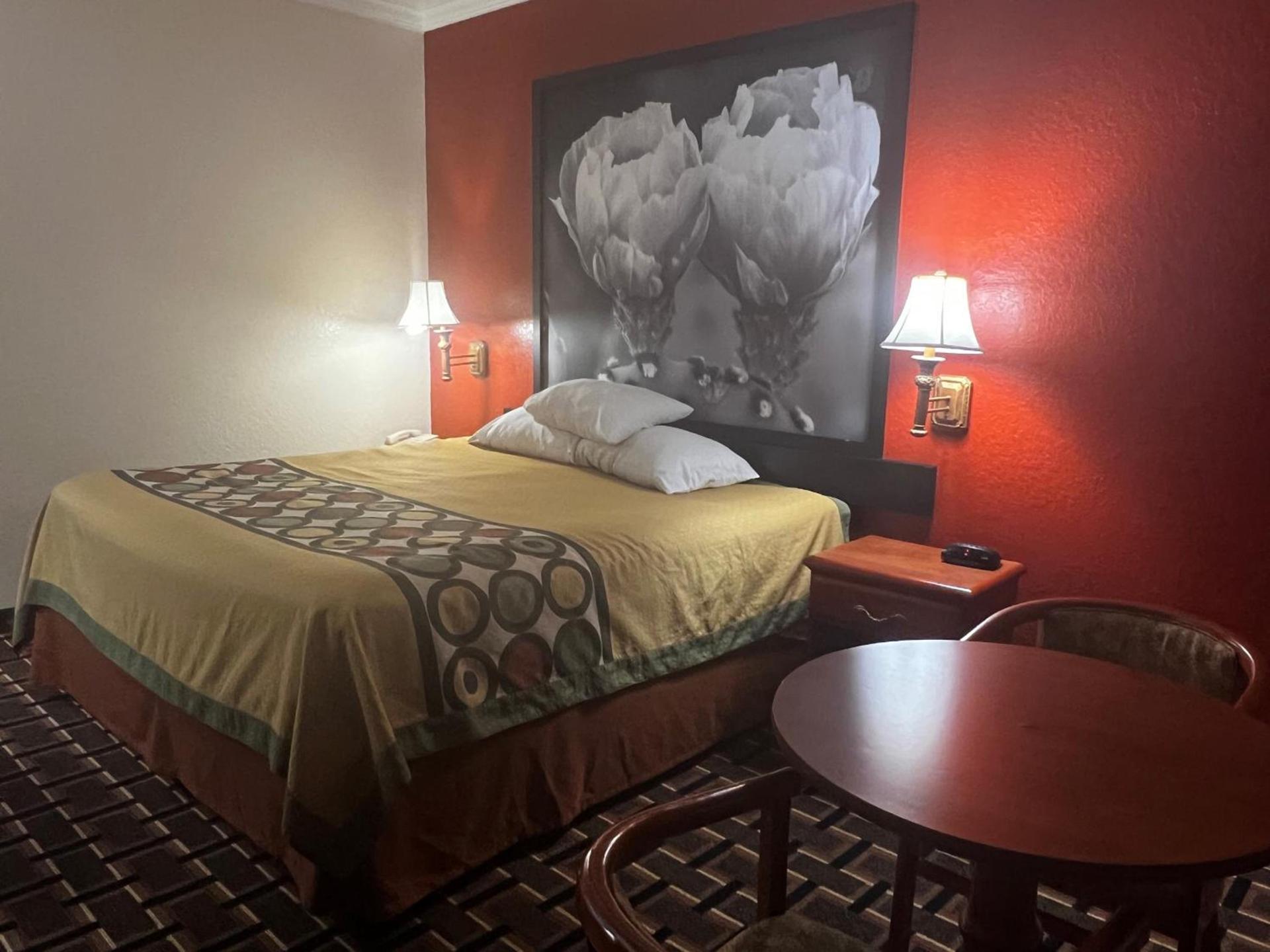 Super 8 by Wyndham Brookshire TX photo 39