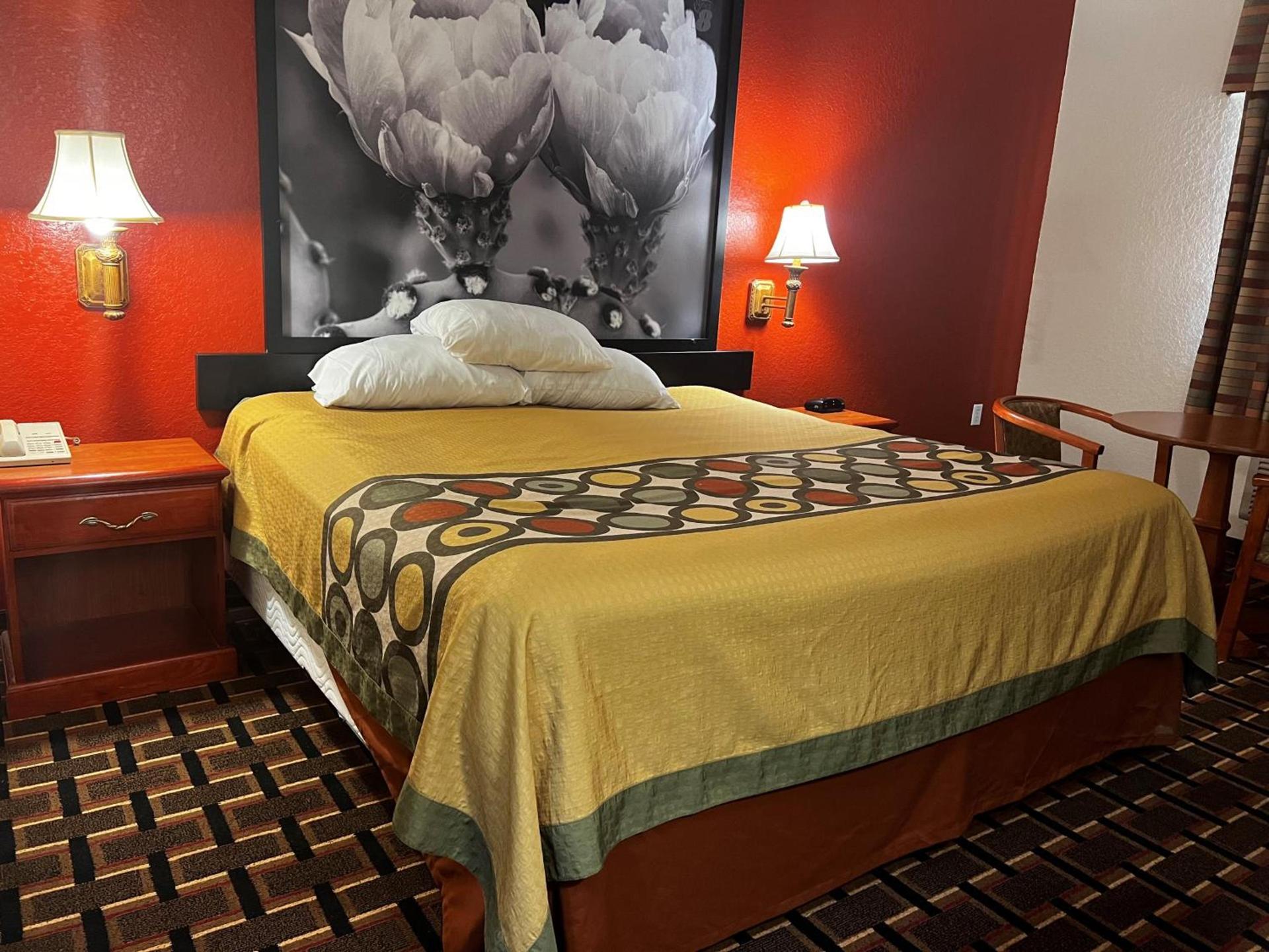 Super 8 by Wyndham Brookshire TX photo 14