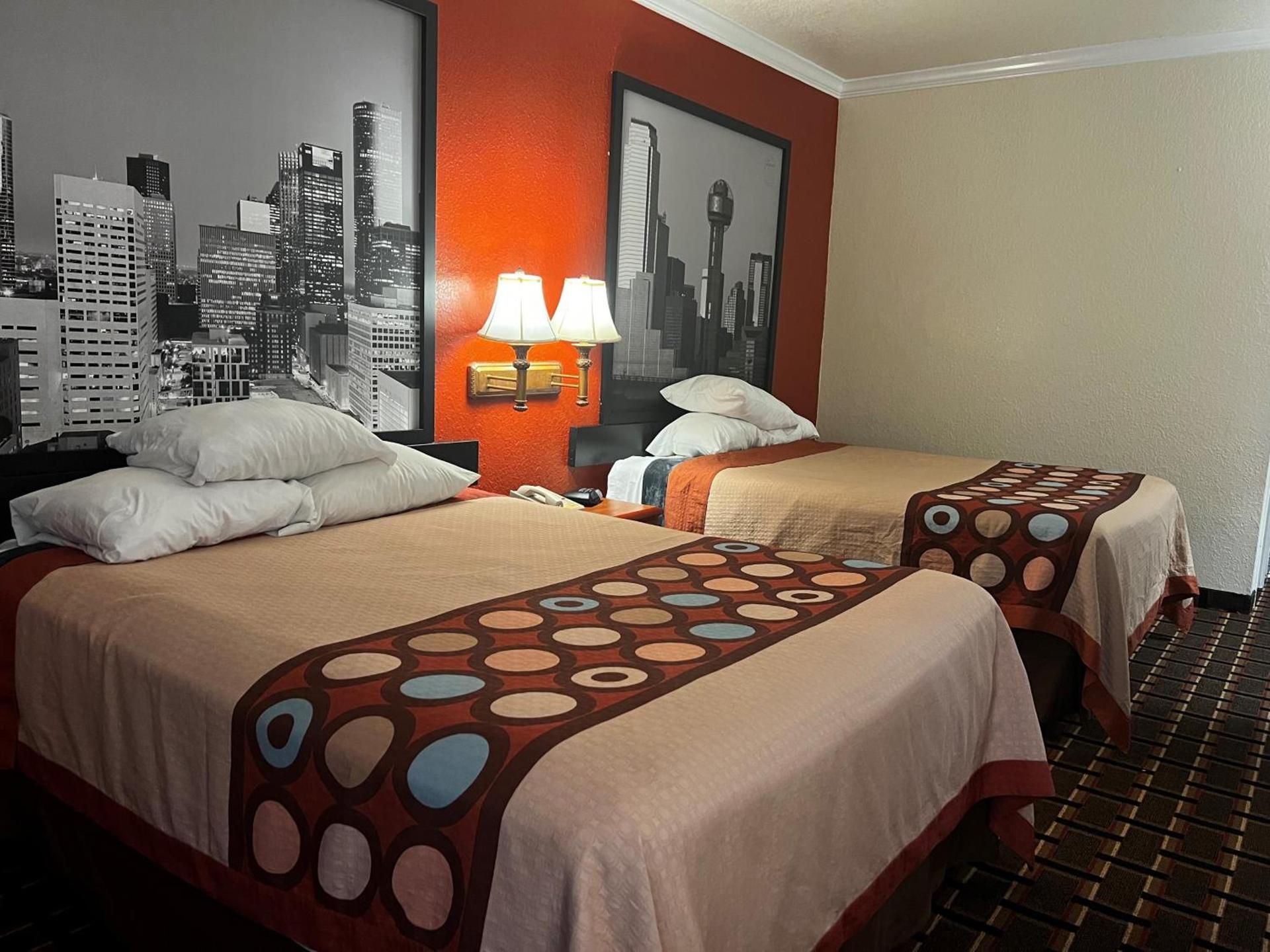 Super 8 by Wyndham Brookshire TX photo 22