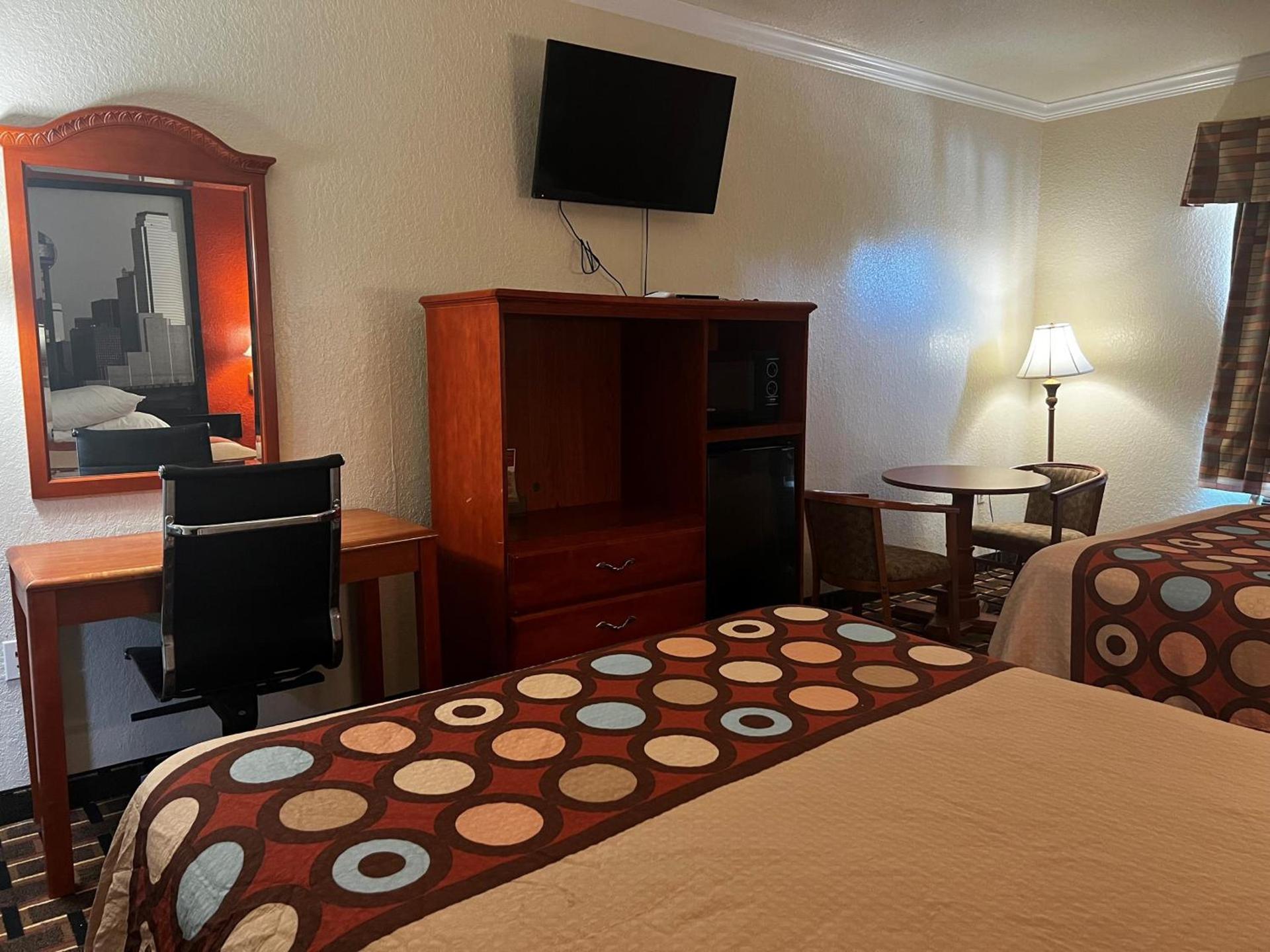 Super 8 by Wyndham Brookshire TX photo 24