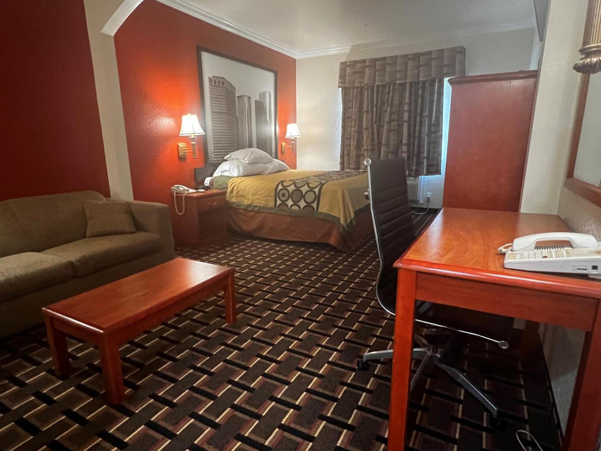Super 8 by Wyndham Brookshire TX photo 42