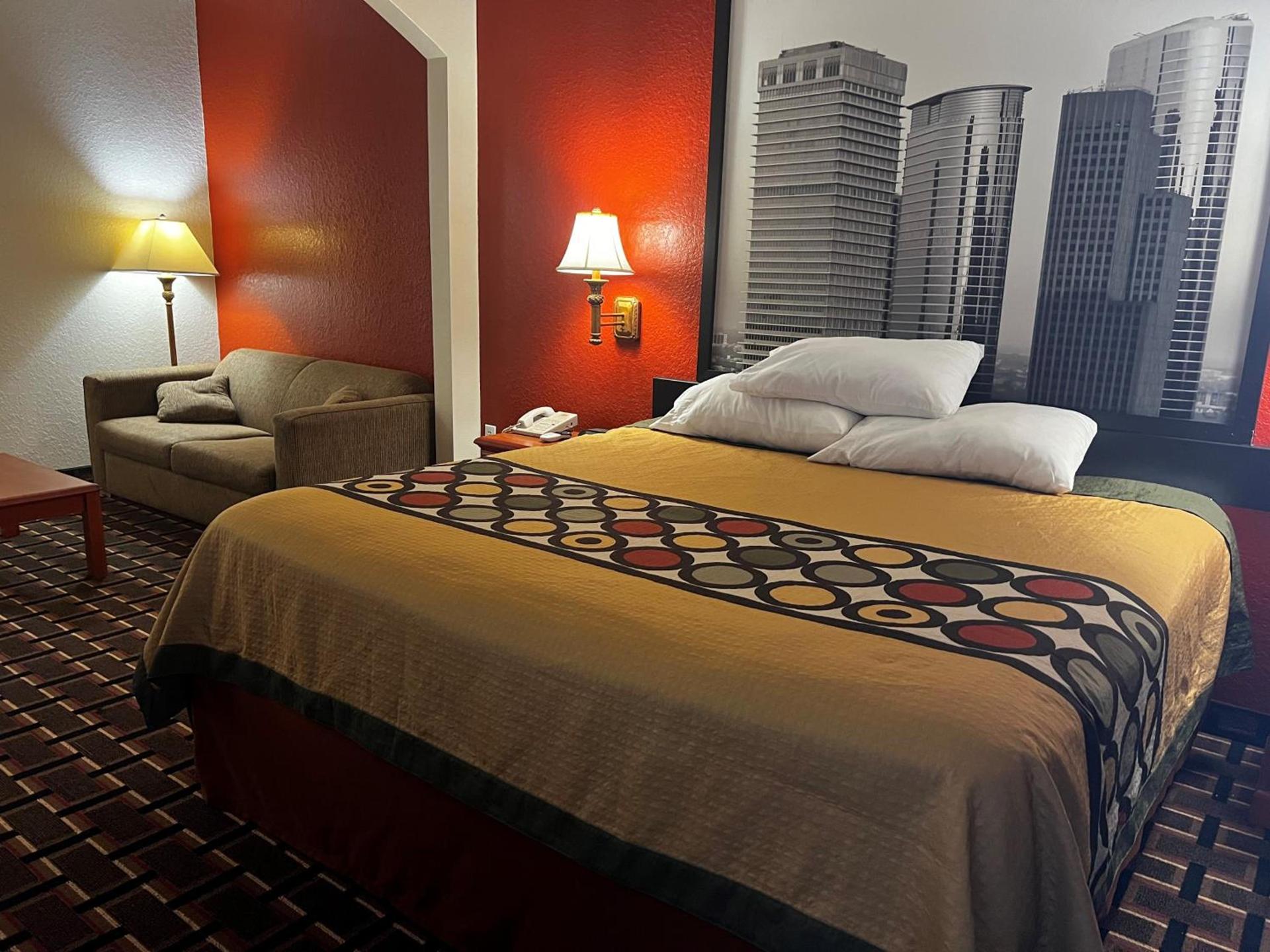 Super 8 by Wyndham Brookshire TX photo 32