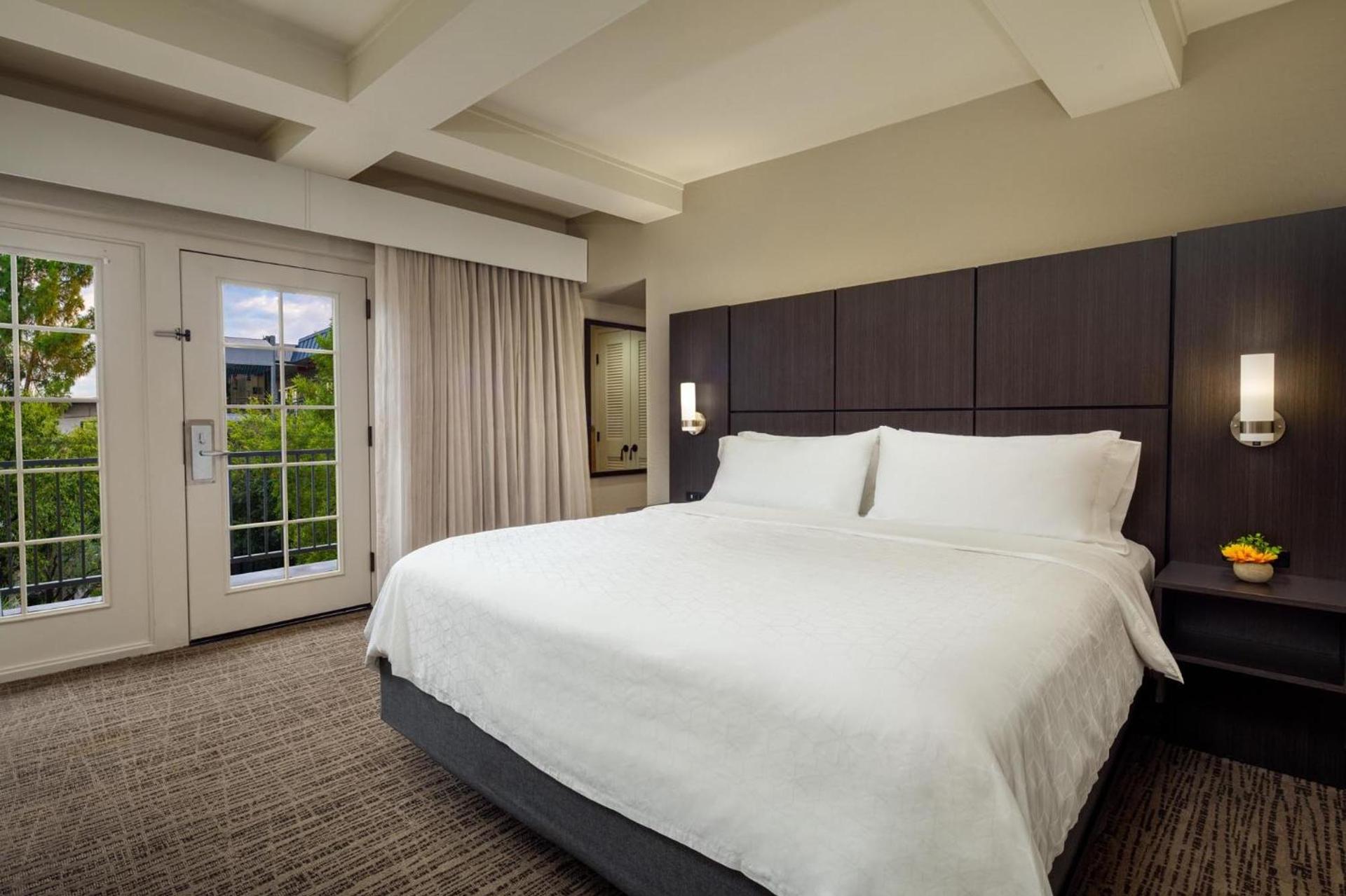 Holiday Inn and Suites Phoenix Airport North by IHG photo 10